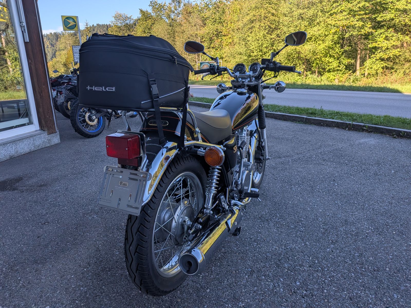 YAMAHA SR 400-image-5