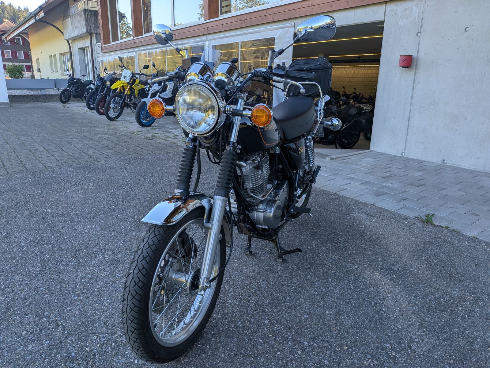 YAMAHA SR 400-image-2