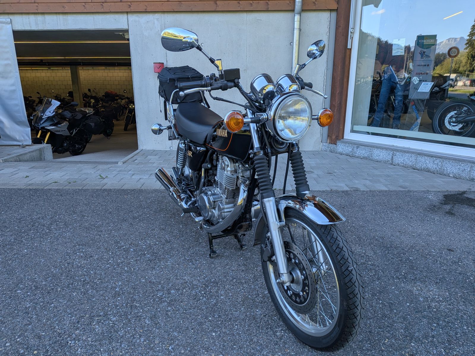 YAMAHA SR 400-image-1