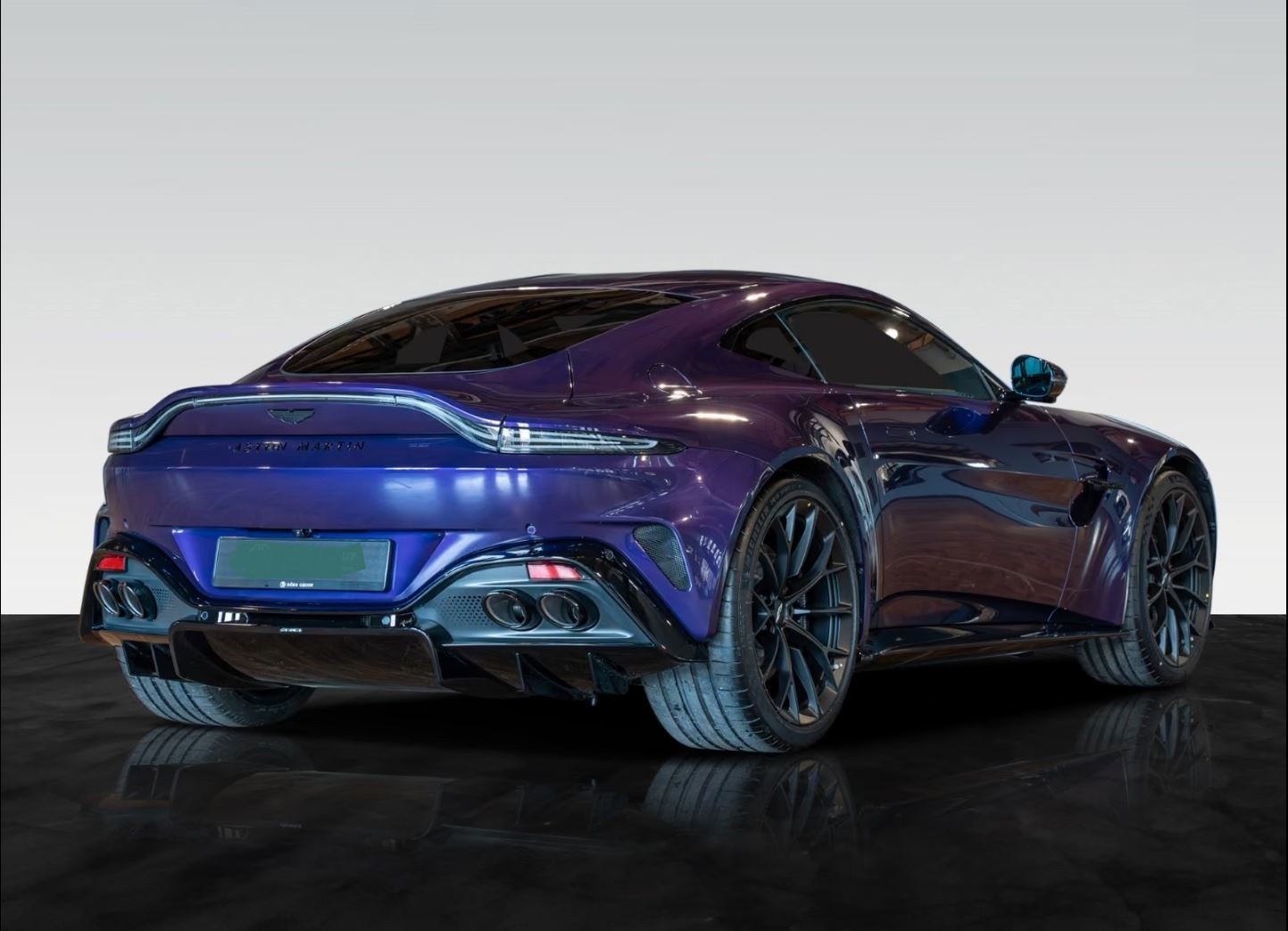 ASTON MARTIN Vantage MY25-showroom-element-1