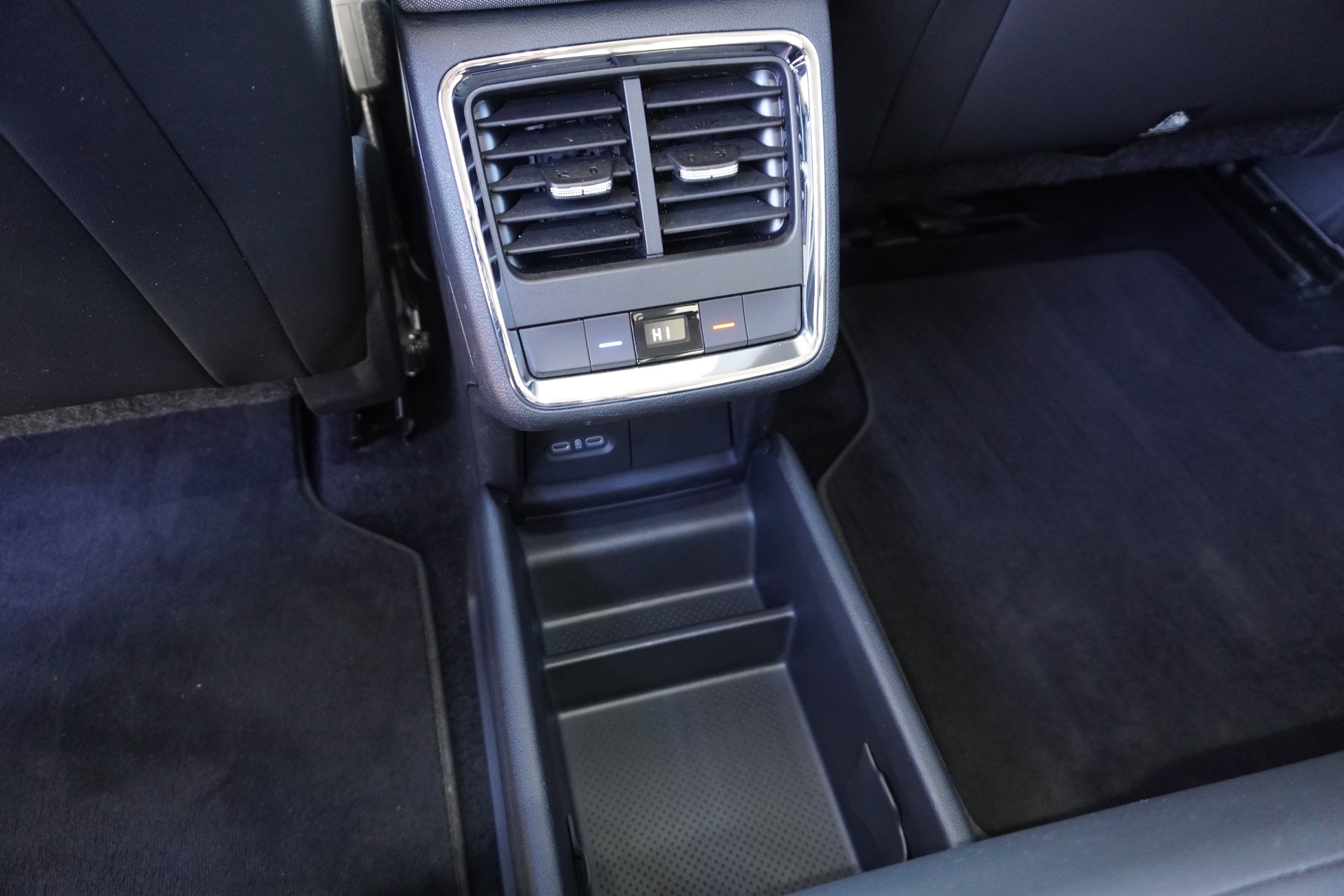 SKODA Enyaq iV 80-image-12