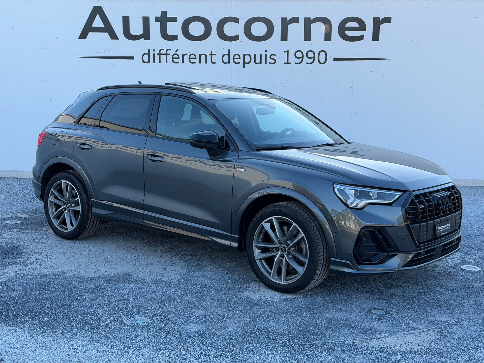 AUDI Q3 40 TFSI S line quattro S-tronic-showroom-element-1