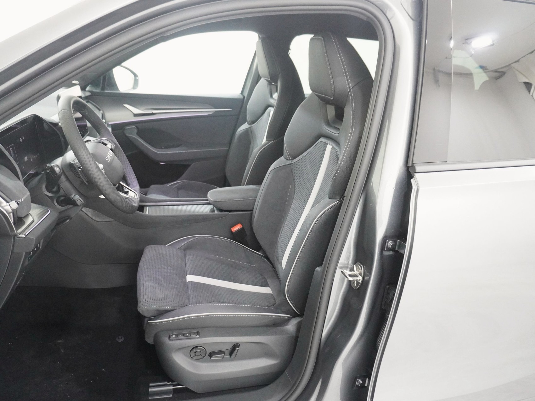 SKODA Kodiaq 1,5 TSI iV Plug-in-Hybrid Sportline-image-11