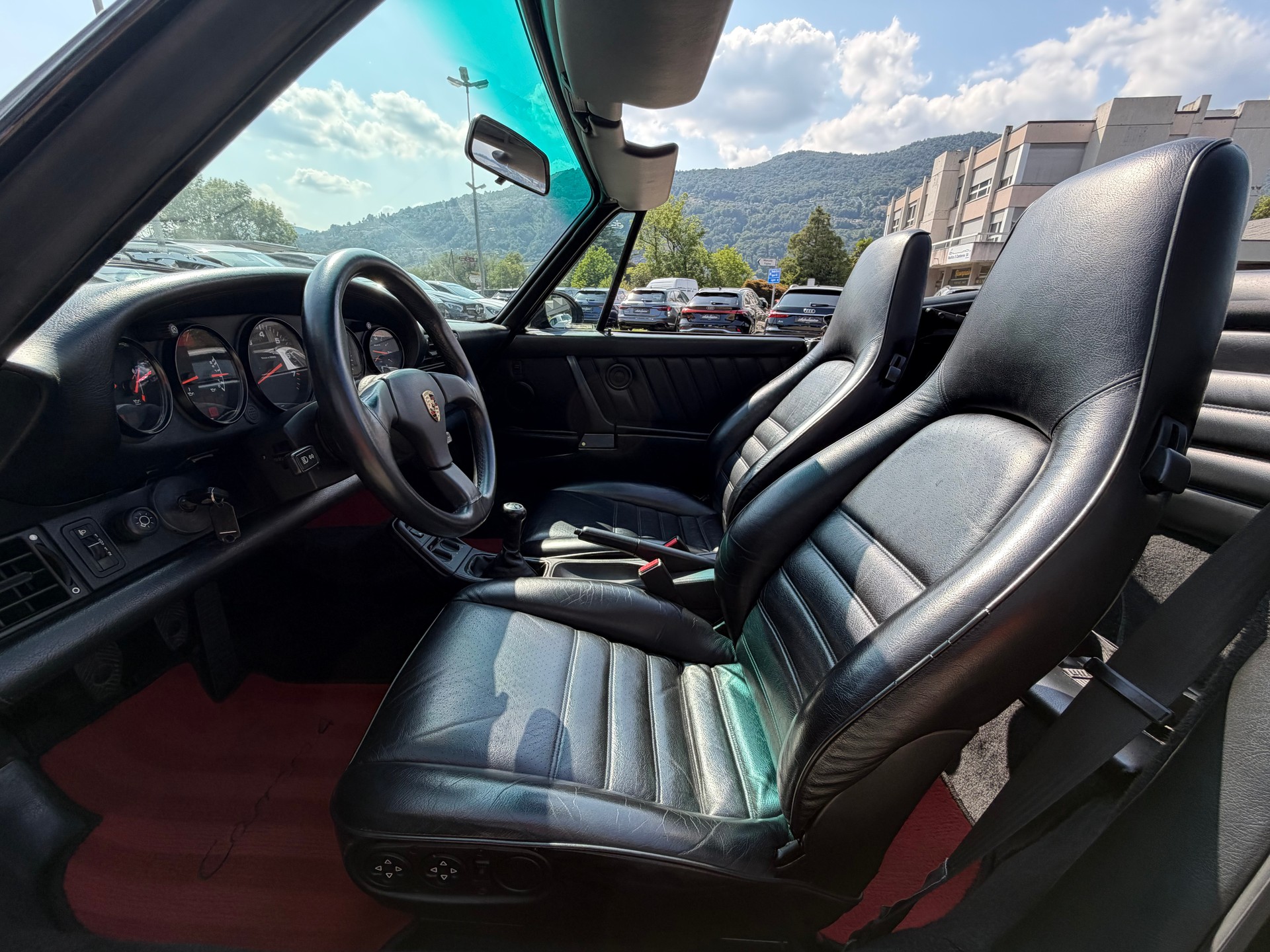 PORSCHE 911 Carrera 4 Cabrio-image-10