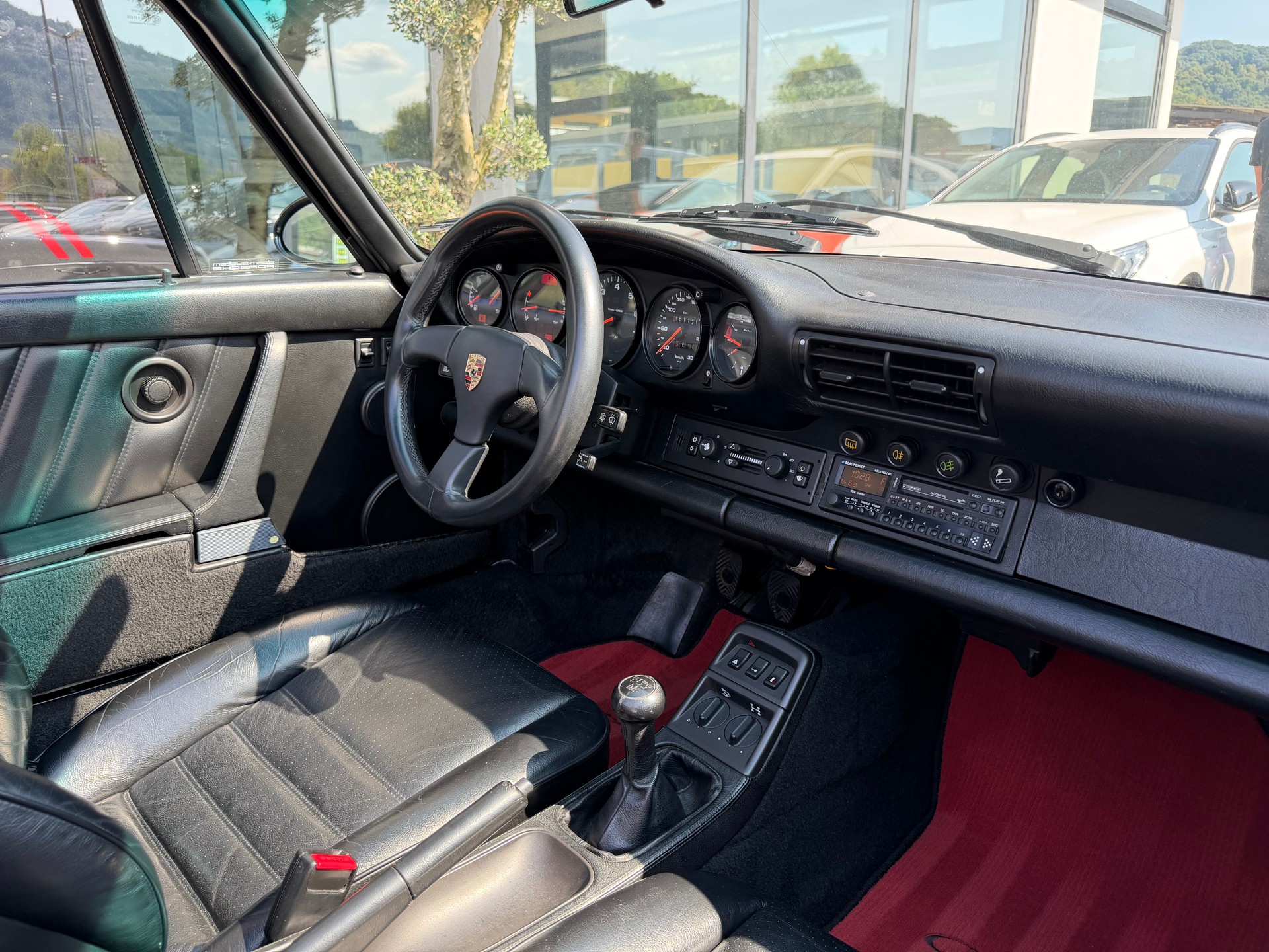 PORSCHE 911 Carrera 4 Cabrio-image-14