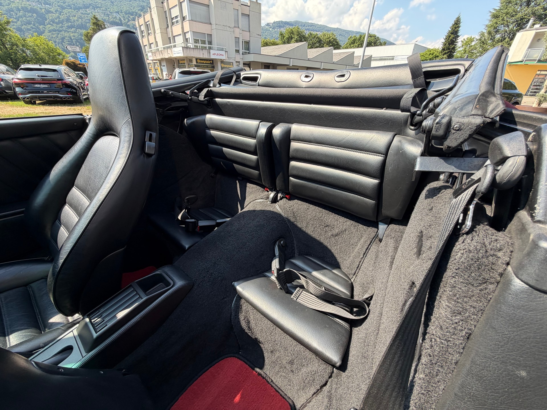 PORSCHE 911 Carrera 4 Cabrio-image-19