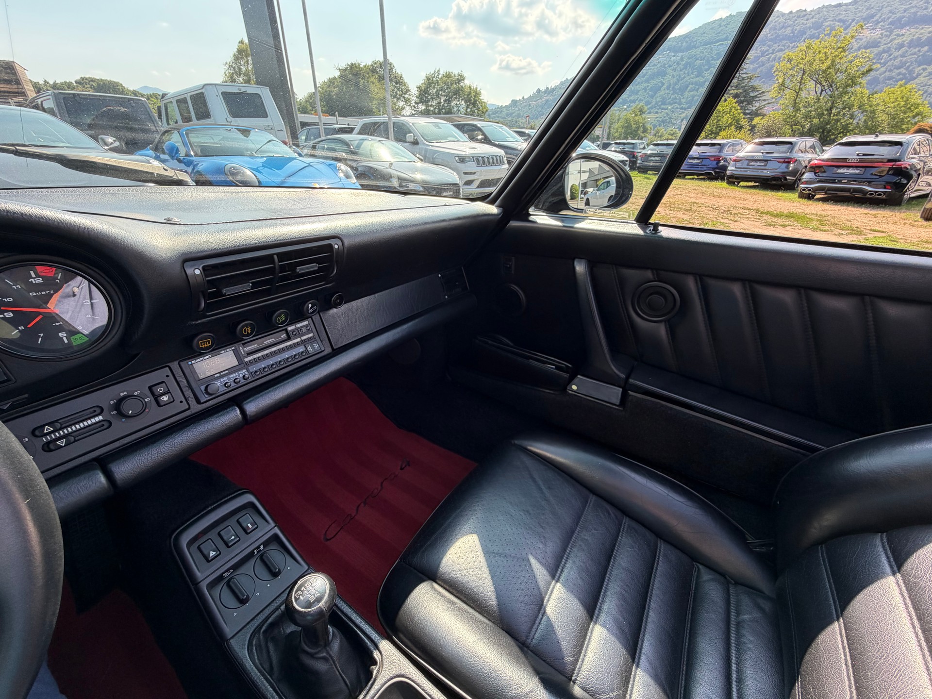 PORSCHE 911 Carrera 4 Cabrio-image-17