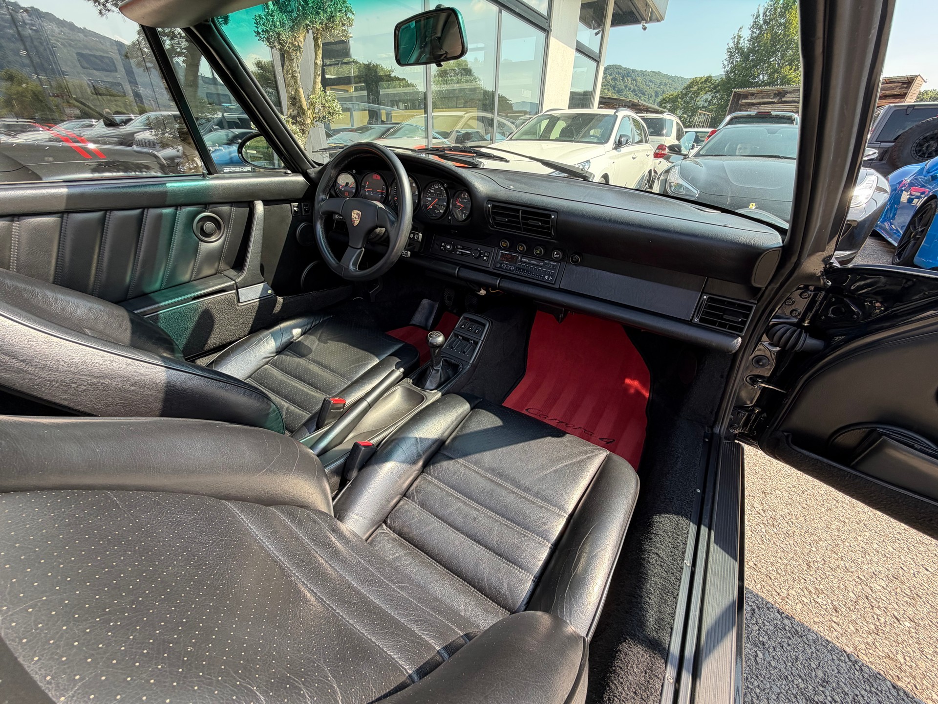 PORSCHE 911 Carrera 4 Cabrio-image-13