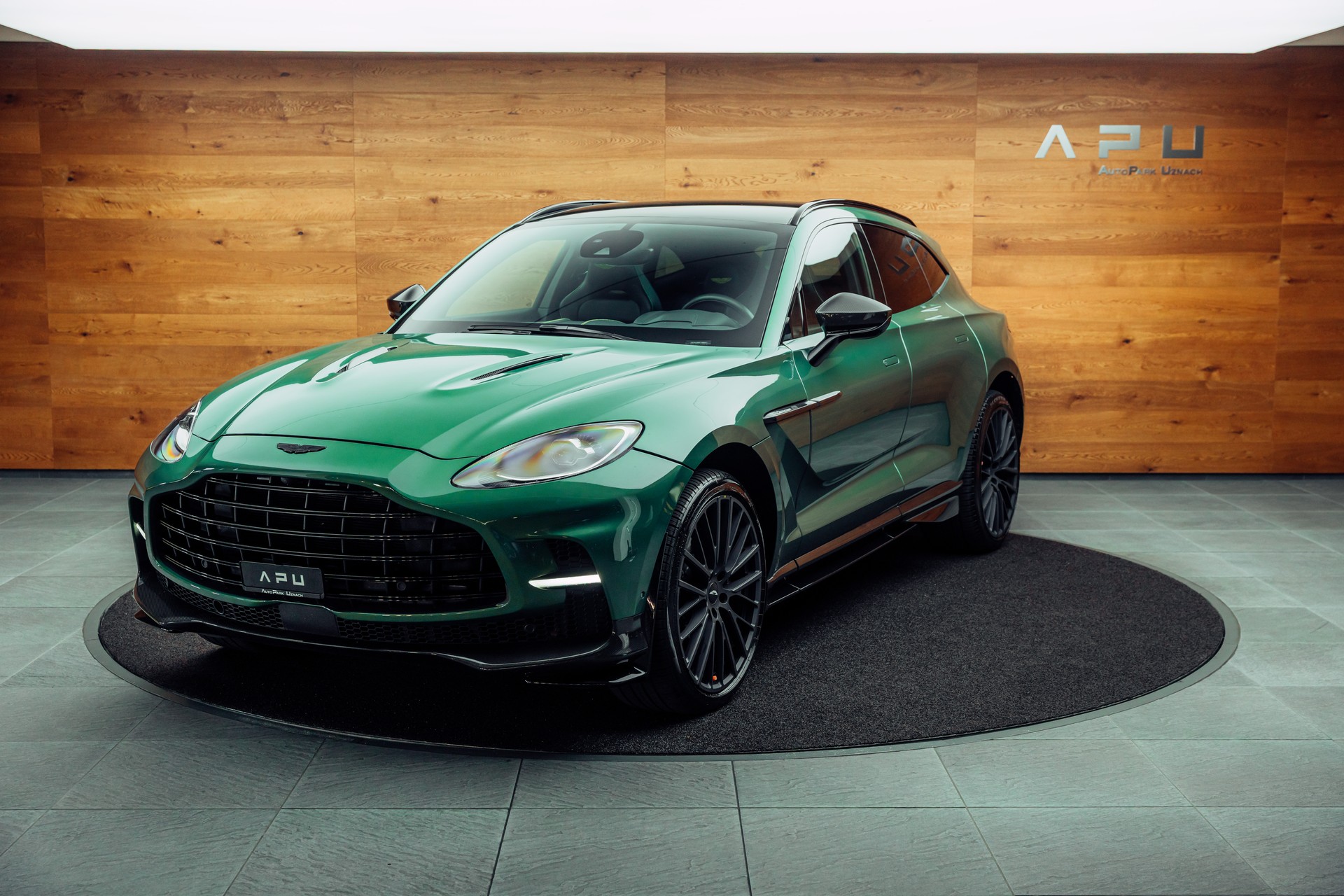 ASTON MARTIN DBX 707-showroom-element-3