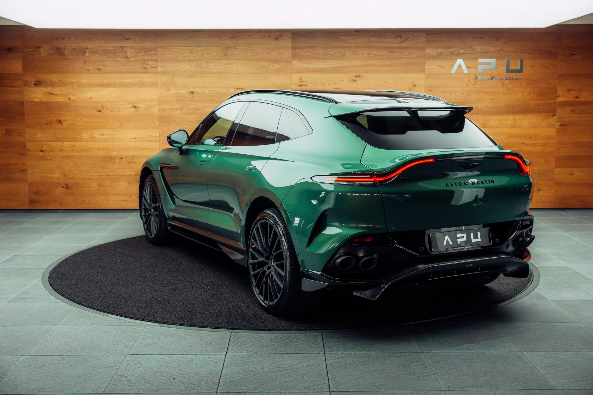 ASTON MARTIN DBX 707-showroom-element-2
