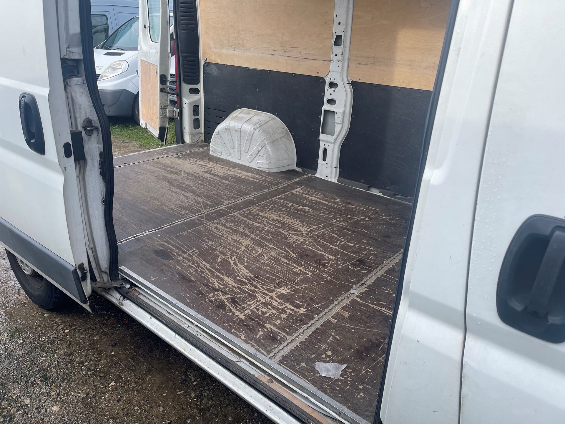 PEUGEOT Boxer 2.2 HDI 335 L2H2-image-4