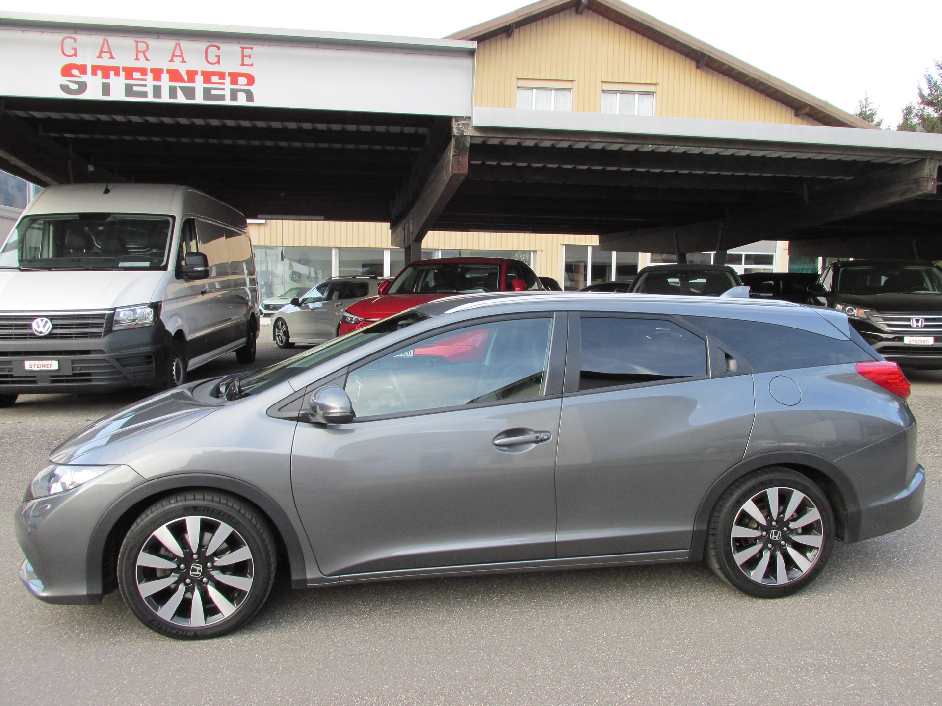 HONDA Civic Tourer 1.6 i-DTEC Executive-showroom-element-2