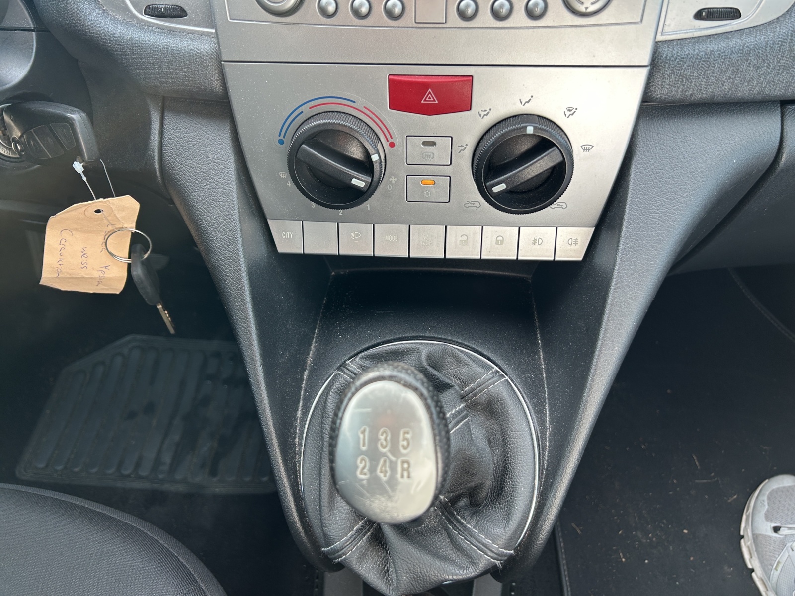 LANCIA Ypsilon 1.4 Swiss Edition-image-12