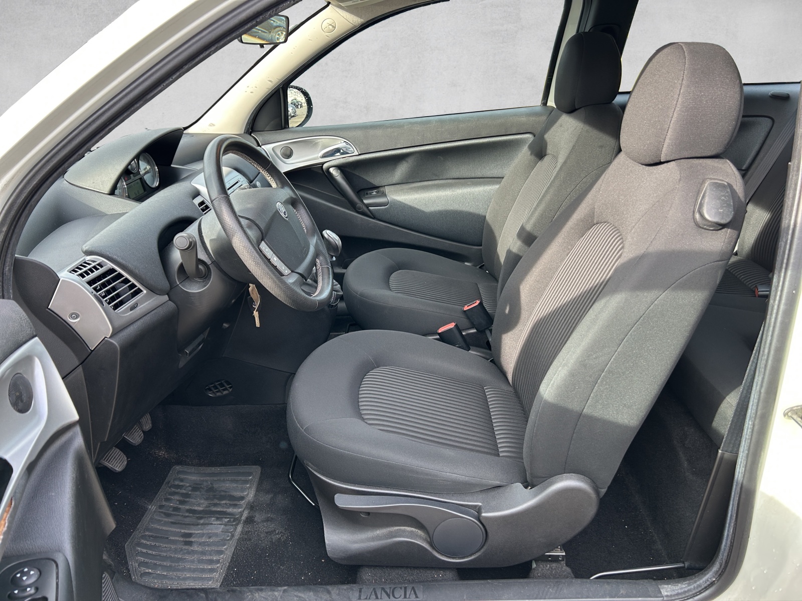 LANCIA Ypsilon 1.4 Swiss Edition-image-10