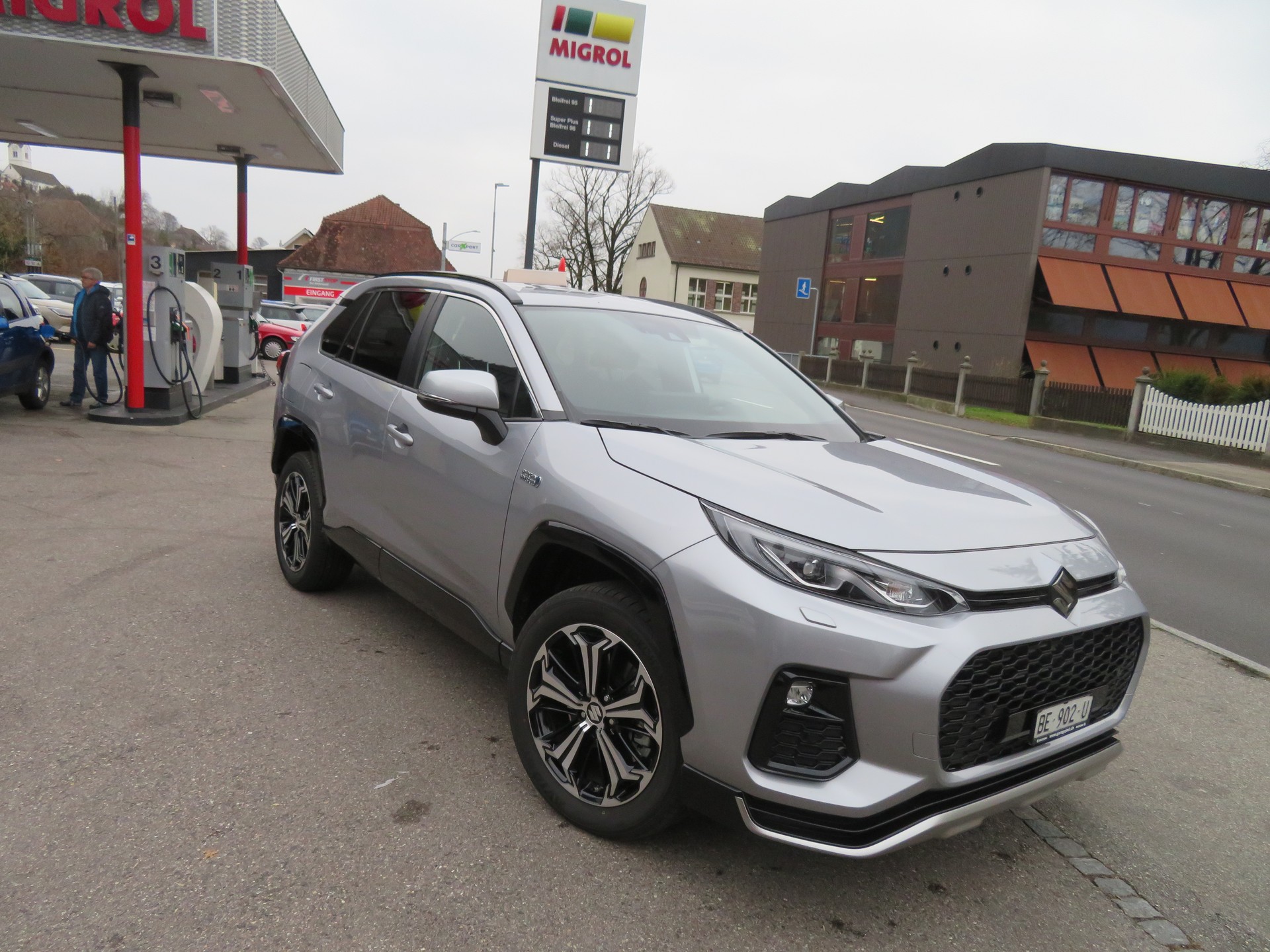 SUZUKI Across 2.5 Plug-in-Hybrid Compact Top E-CVT-image-6