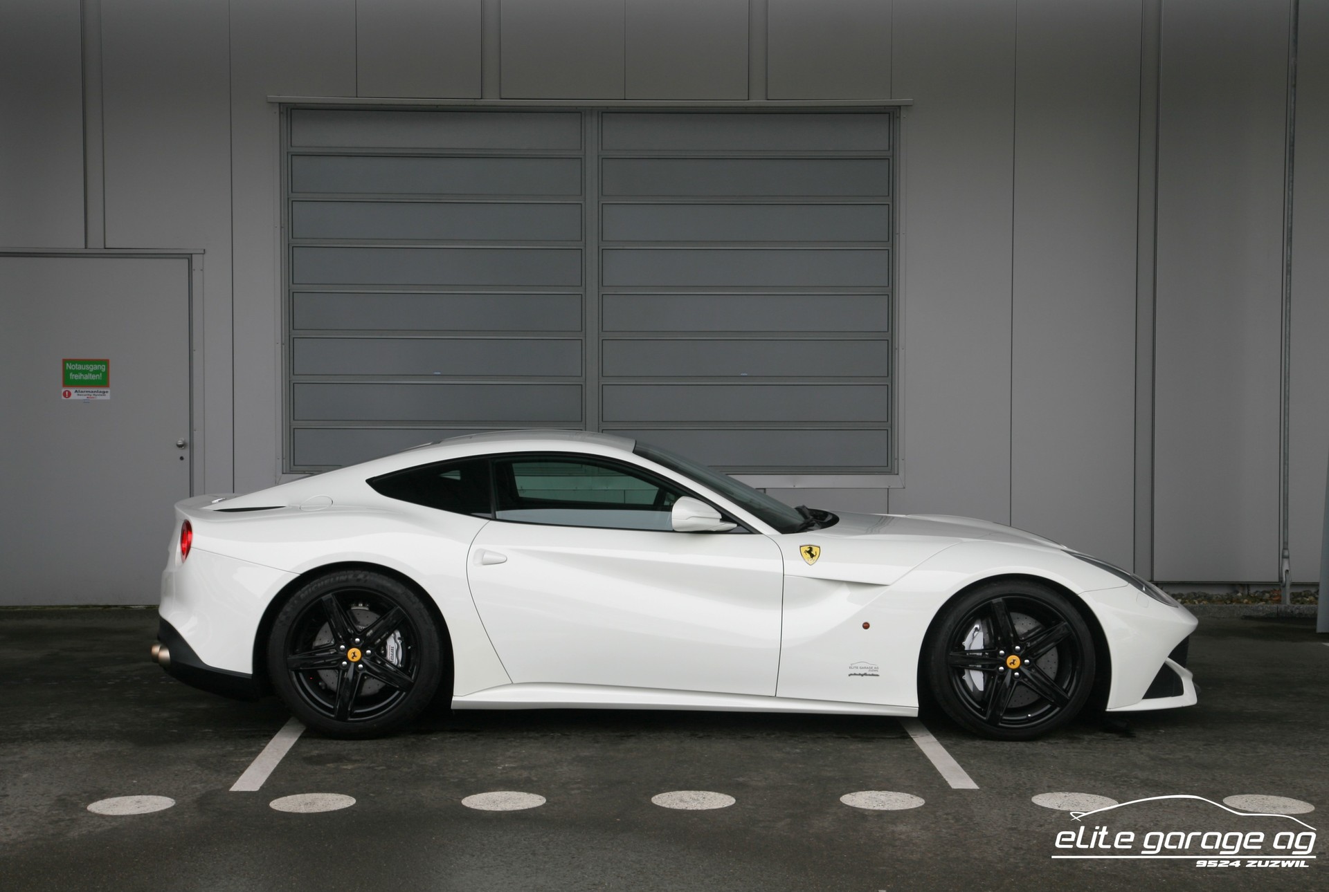 FERRARI F12 Berlinetta-image-5