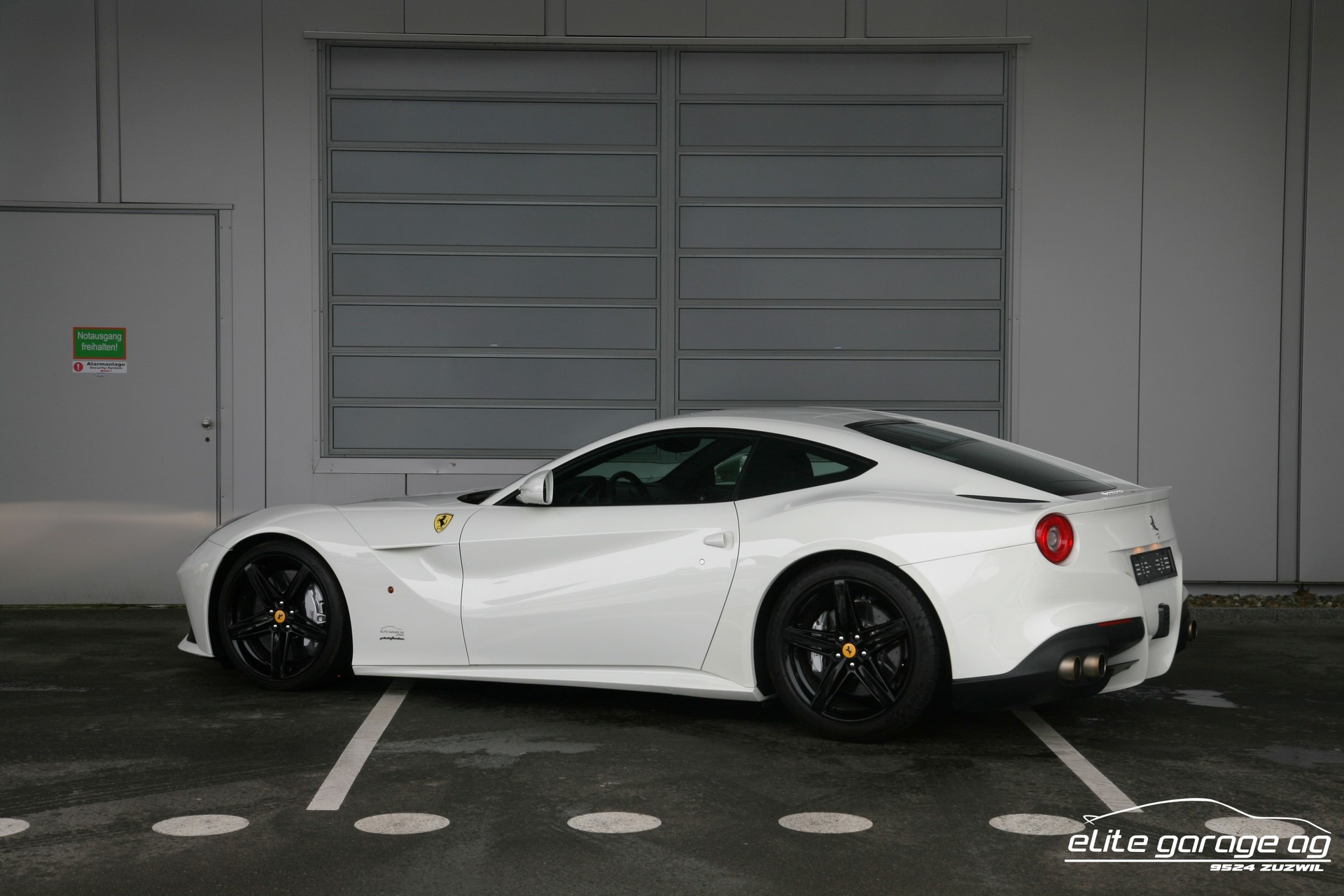 FERRARI F12 Berlinetta-image-2