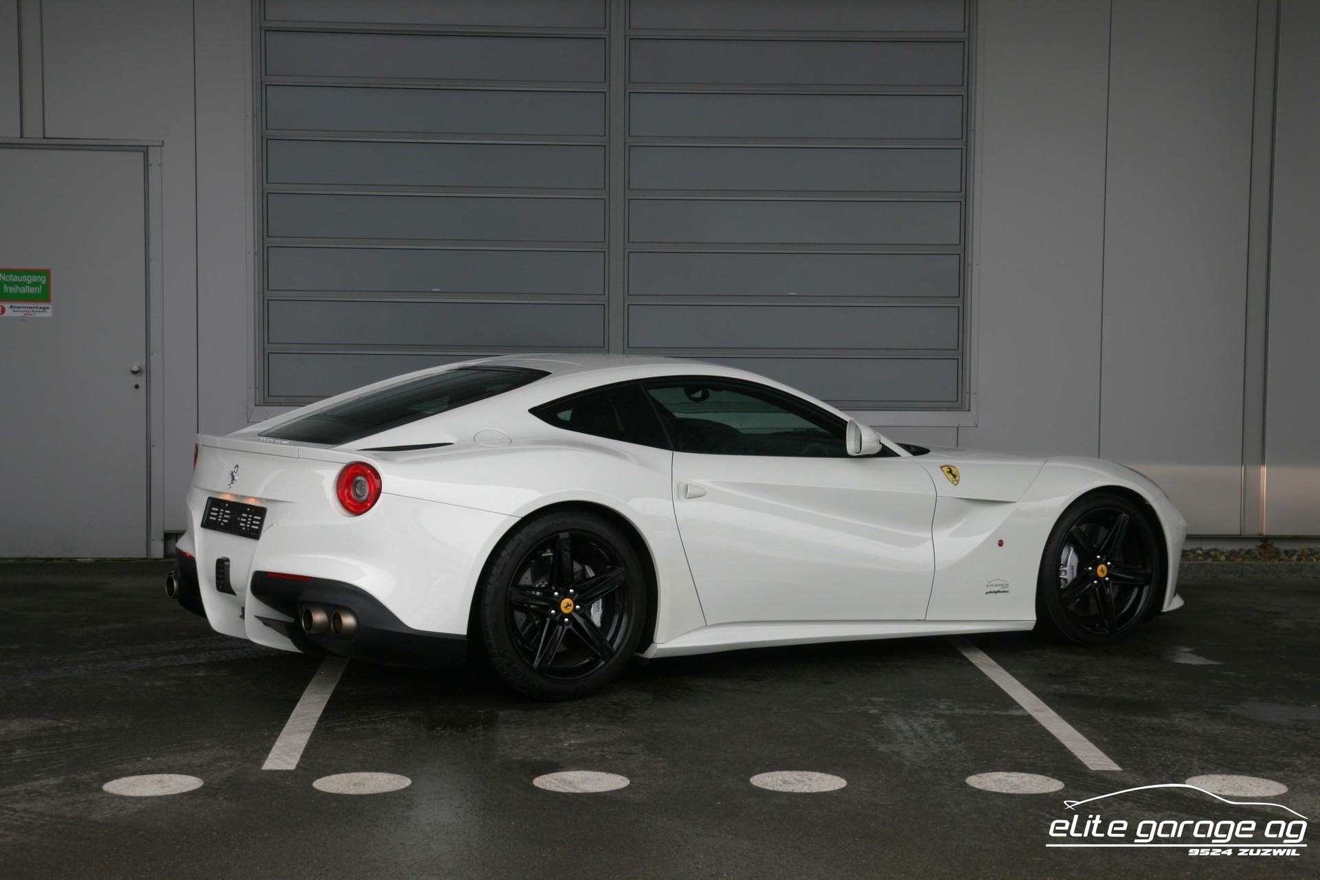 FERRARI F12 Berlinetta-image-4