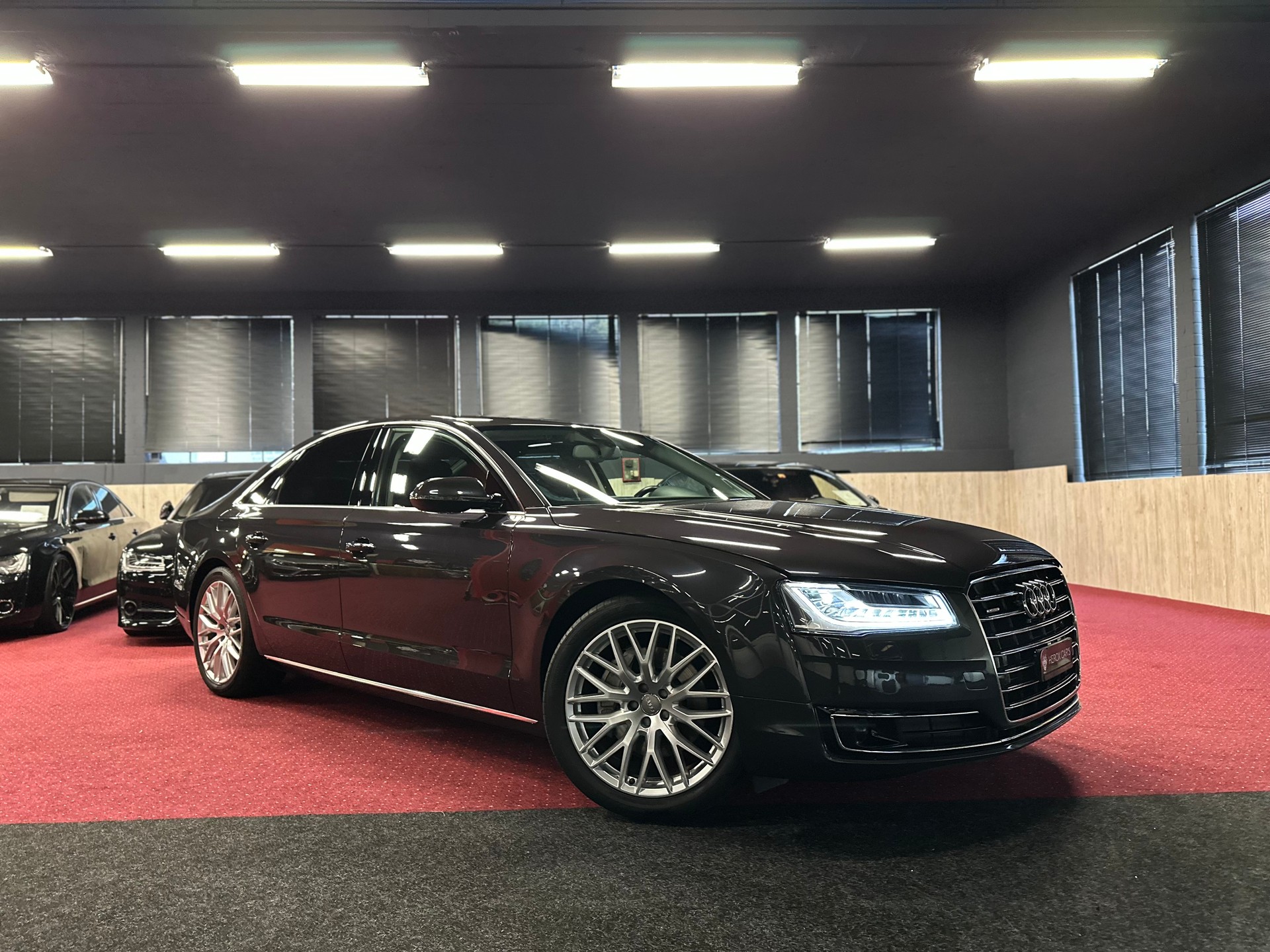 AUDI A8 3.0 TDI quattro tiptronic / Audi Exclusive-showroom-element-3