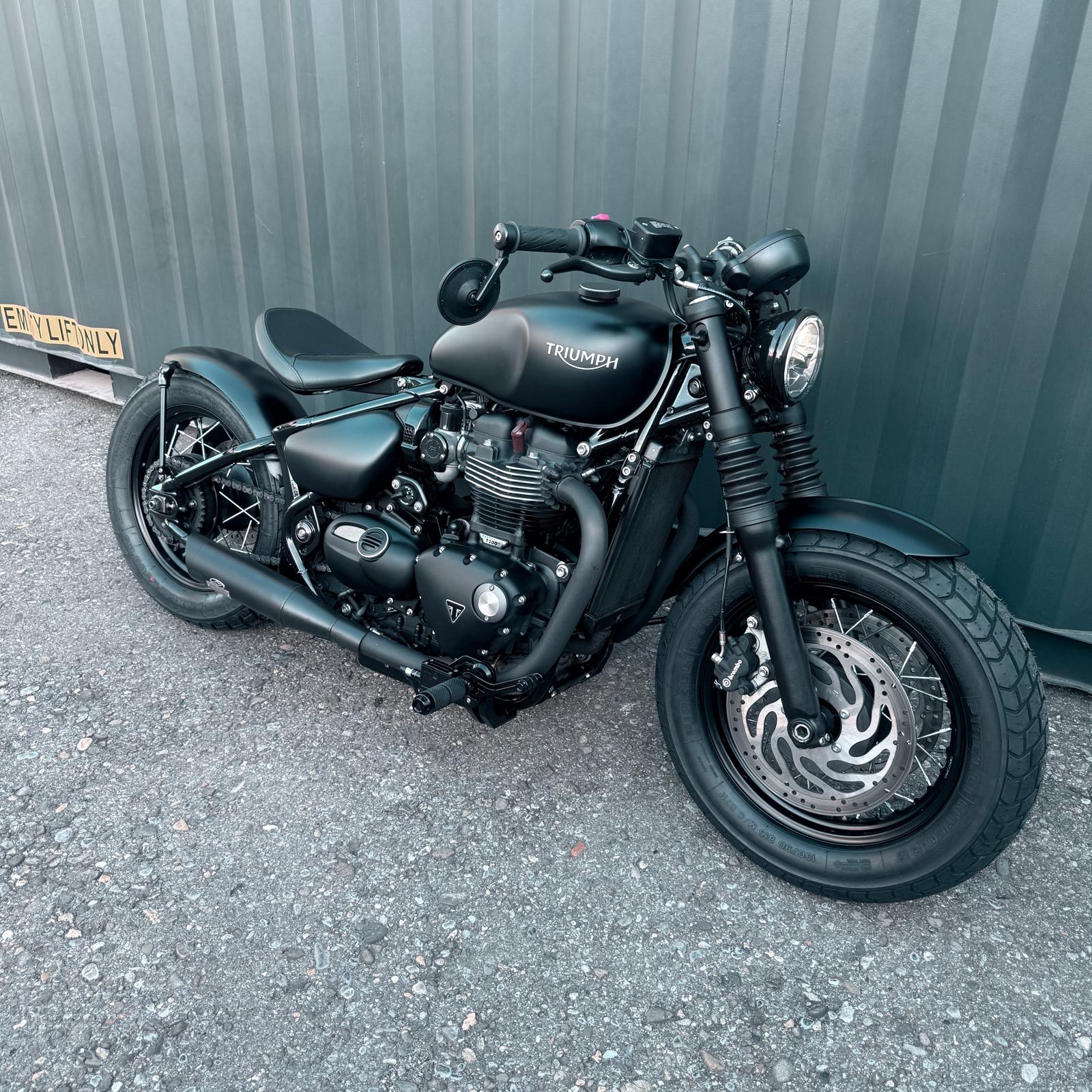 TRIUMPH Bonneville 1200 Bobber-image-15