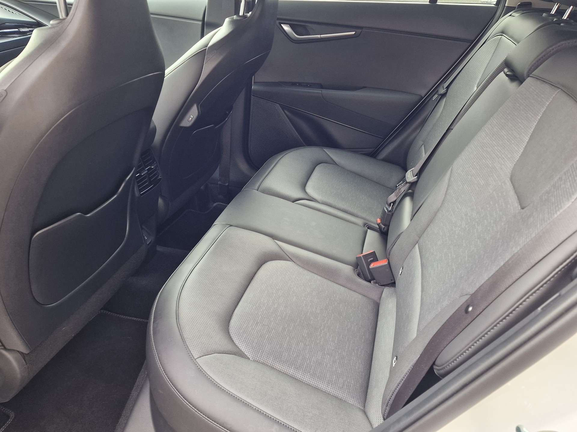 KIA Niro 1.6GDi Plug-in Hybrid Style DCT-image-5