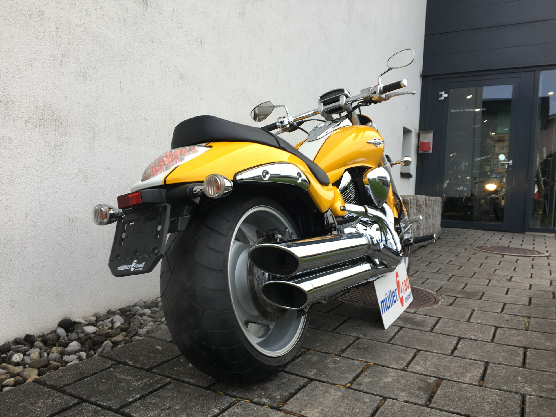 SUZUKI M 1800 R Intruder-image-2