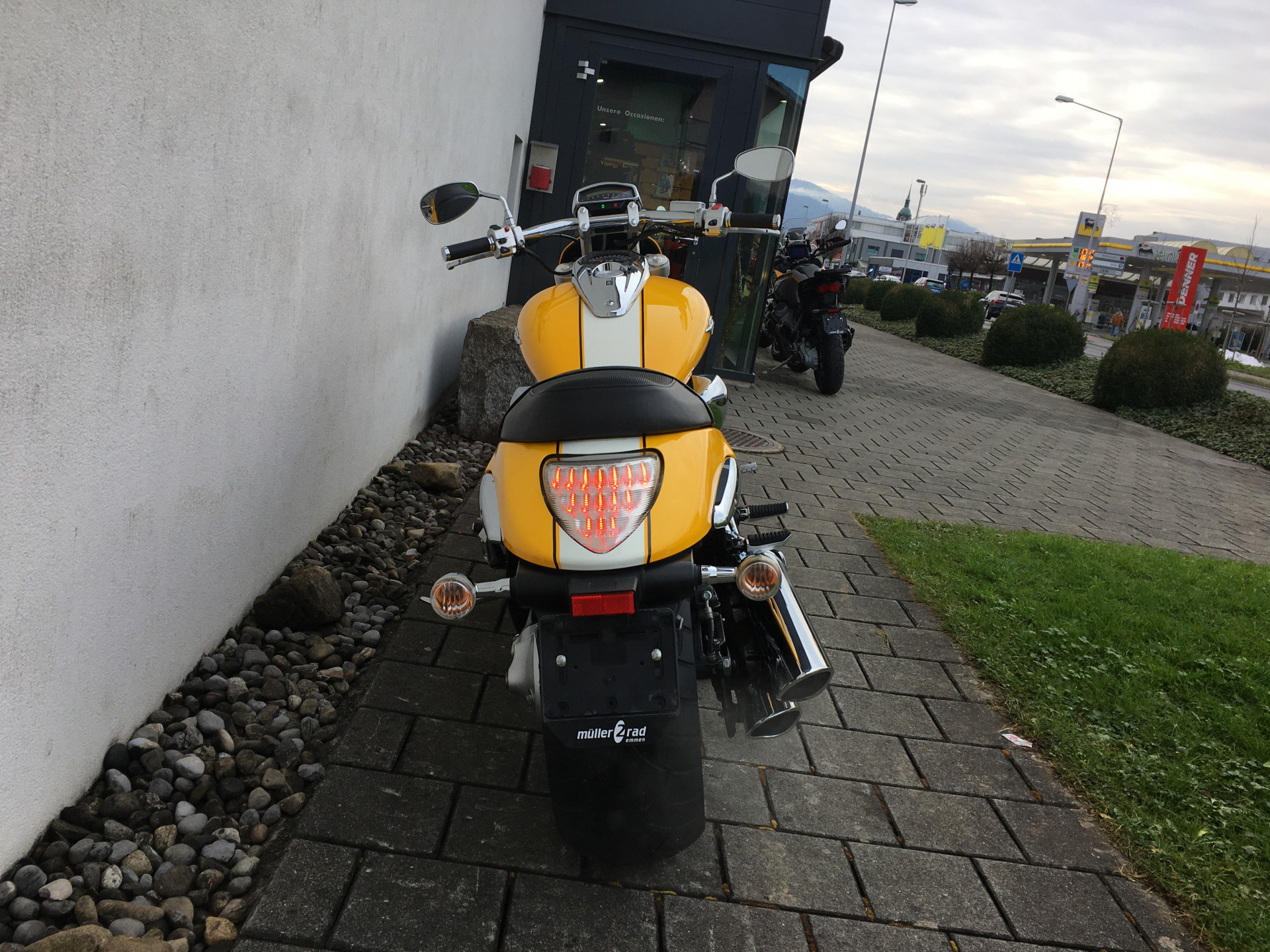 SUZUKI M 1800 R Intruder-image-3