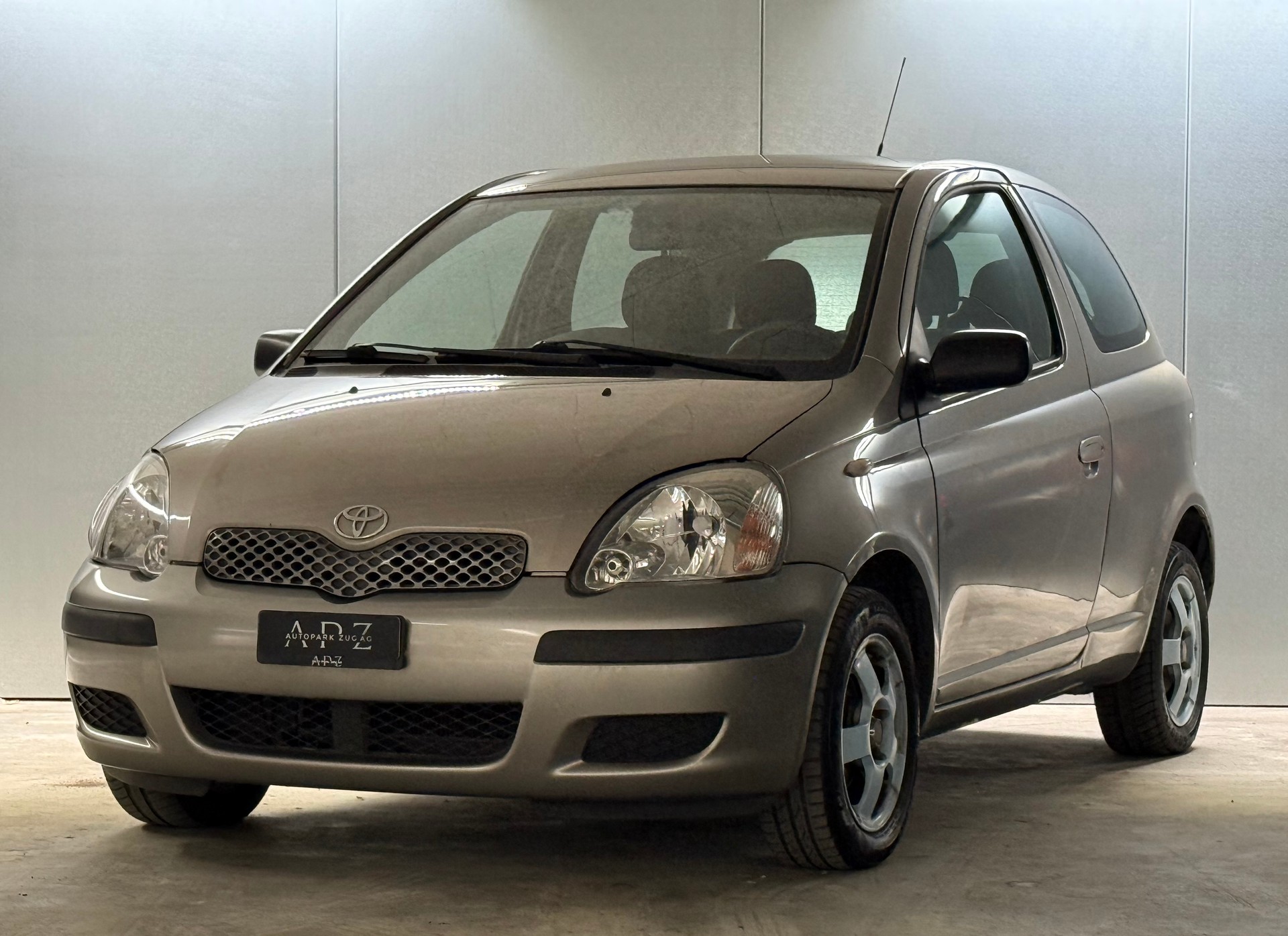 TOYOTA Yaris 1.0 Linea Terra