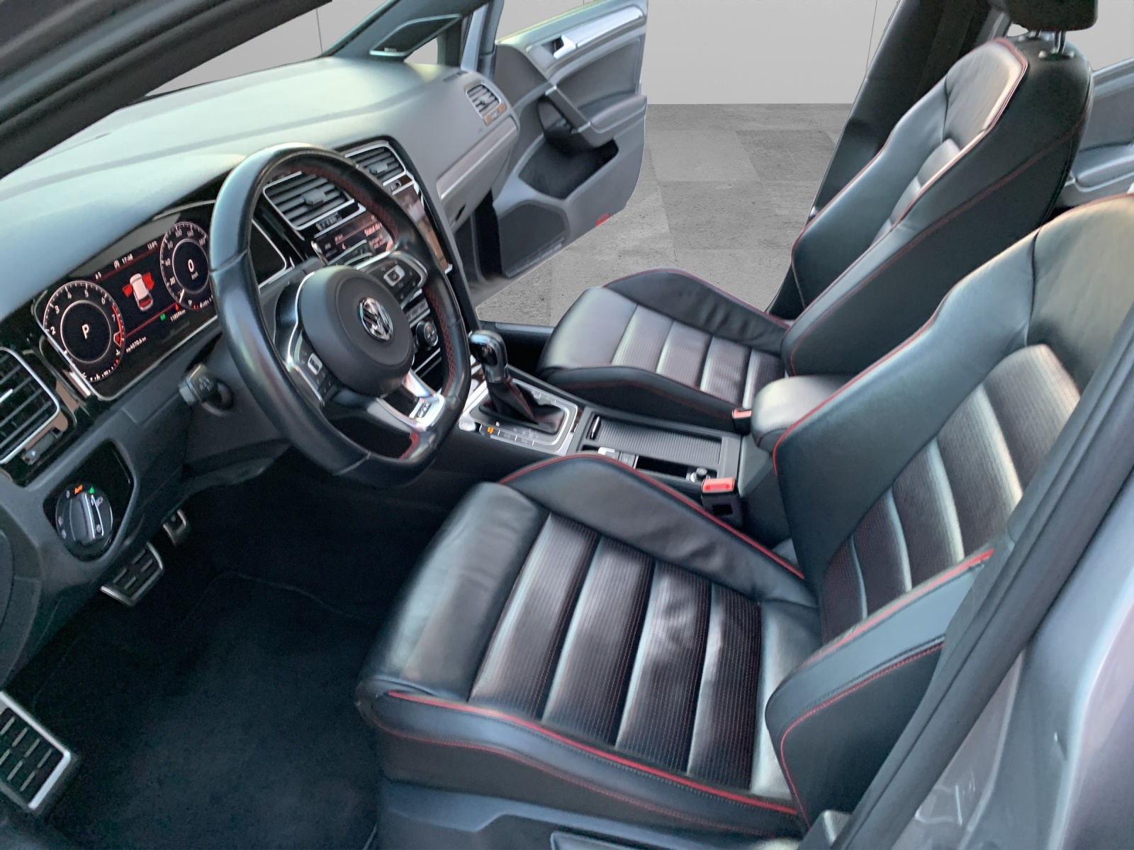 VW Golf 2.0 TSI GTI Perform.-image-8