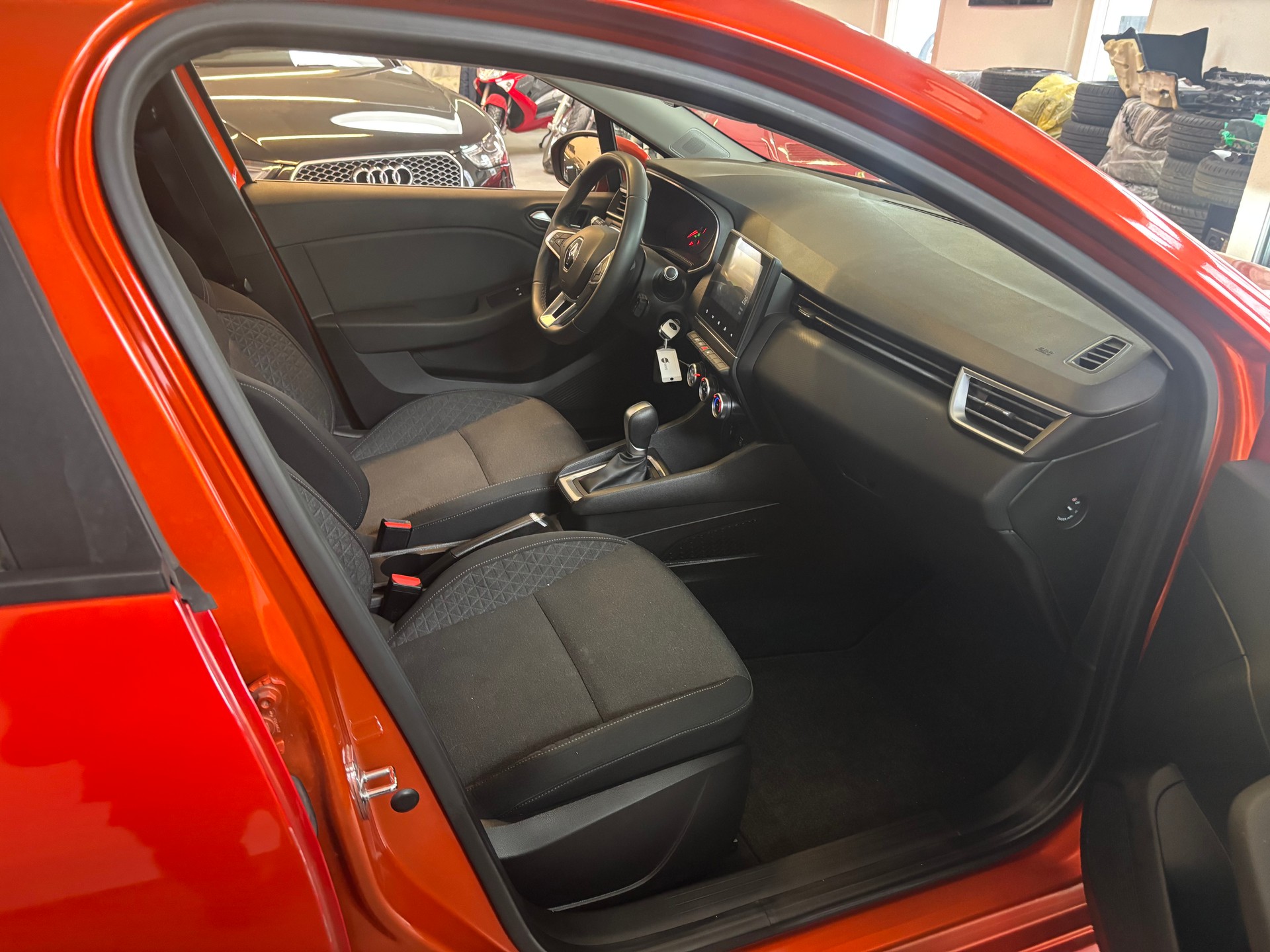 RENAULT Clio 1.0 Zen CVT-image-9