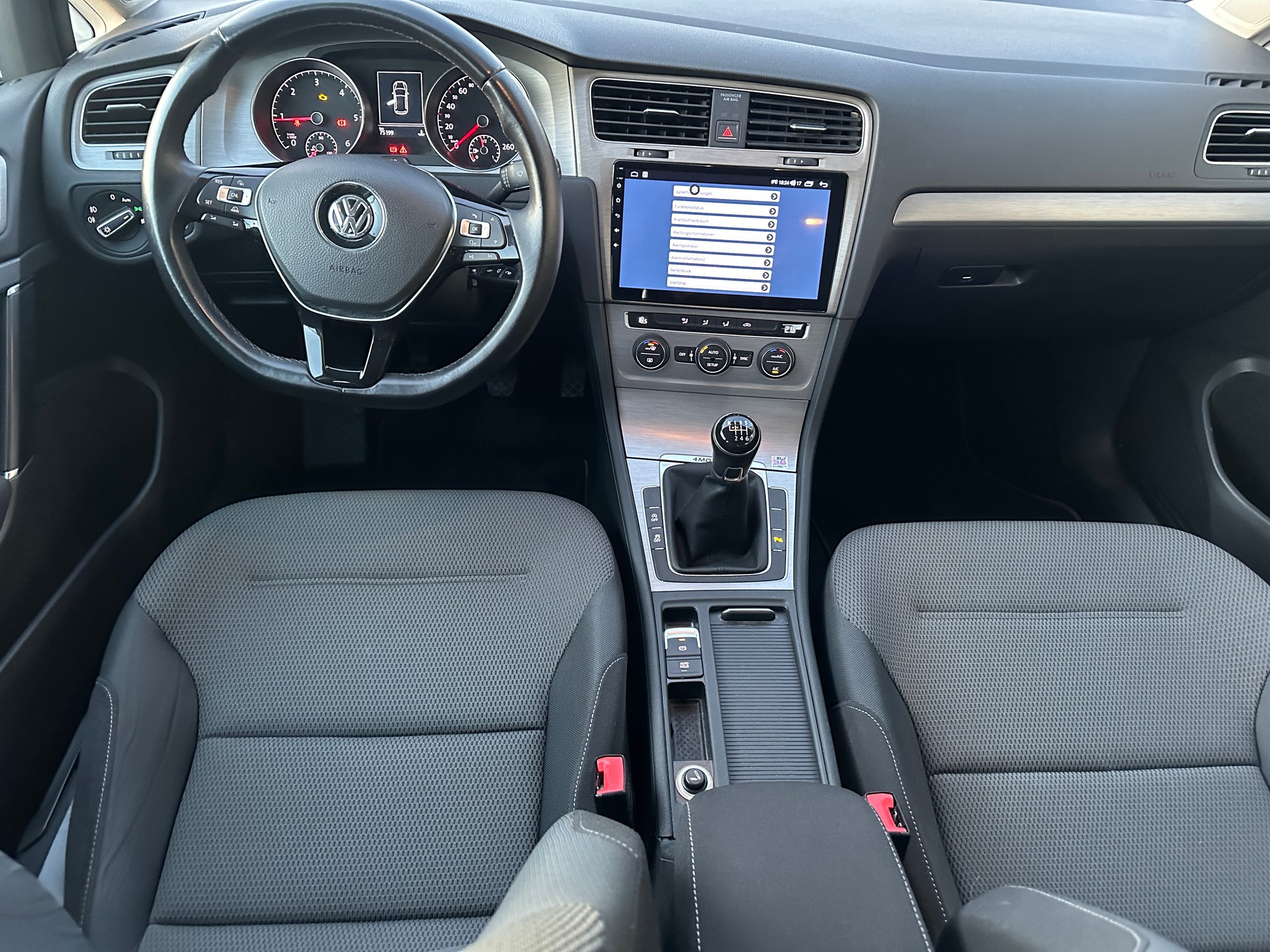 VW Golf 2.0 TDI Comfortline 4Motion-image-10