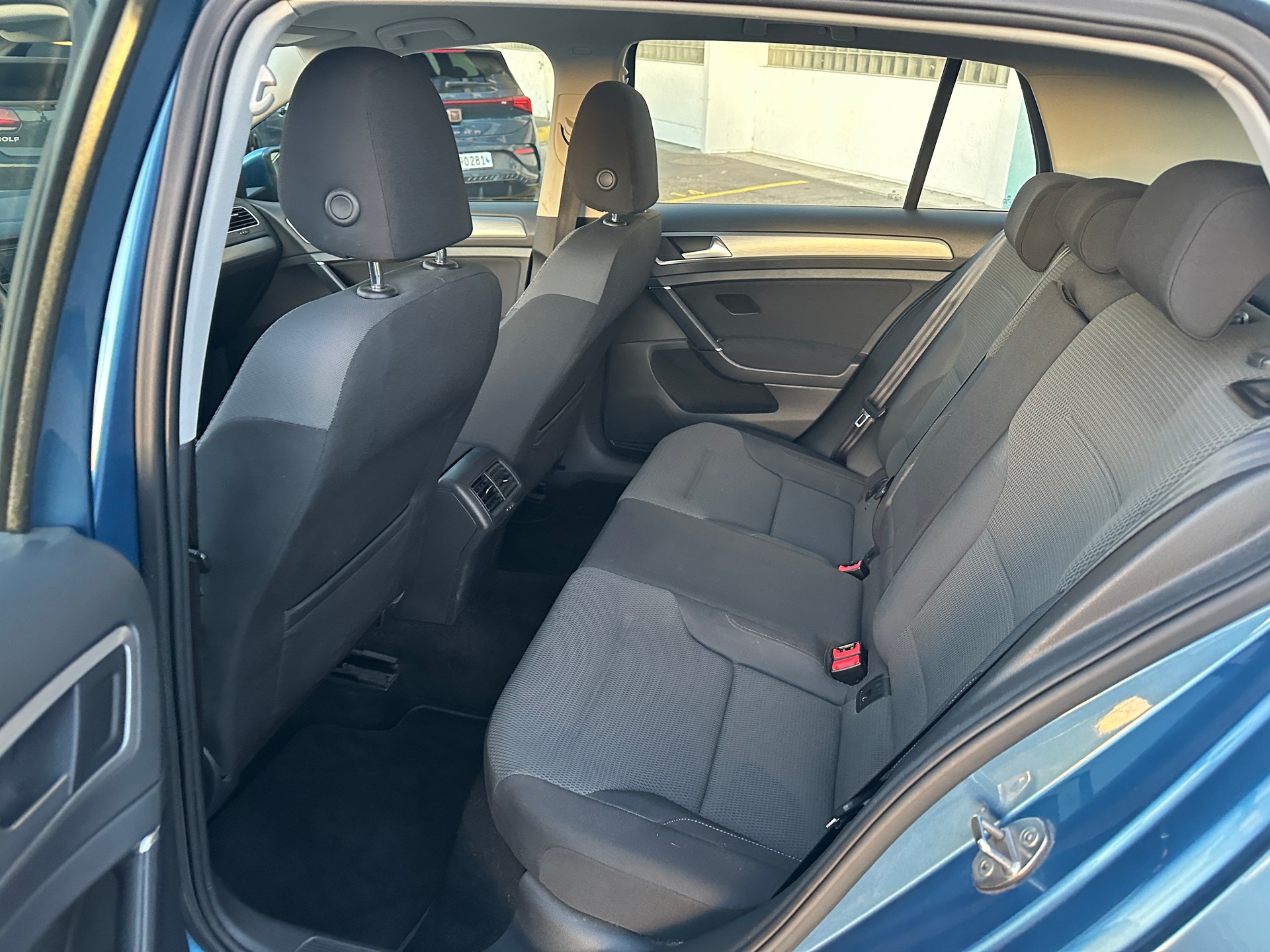 VW Golf 2.0 TDI Comfortline 4Motion-image-9