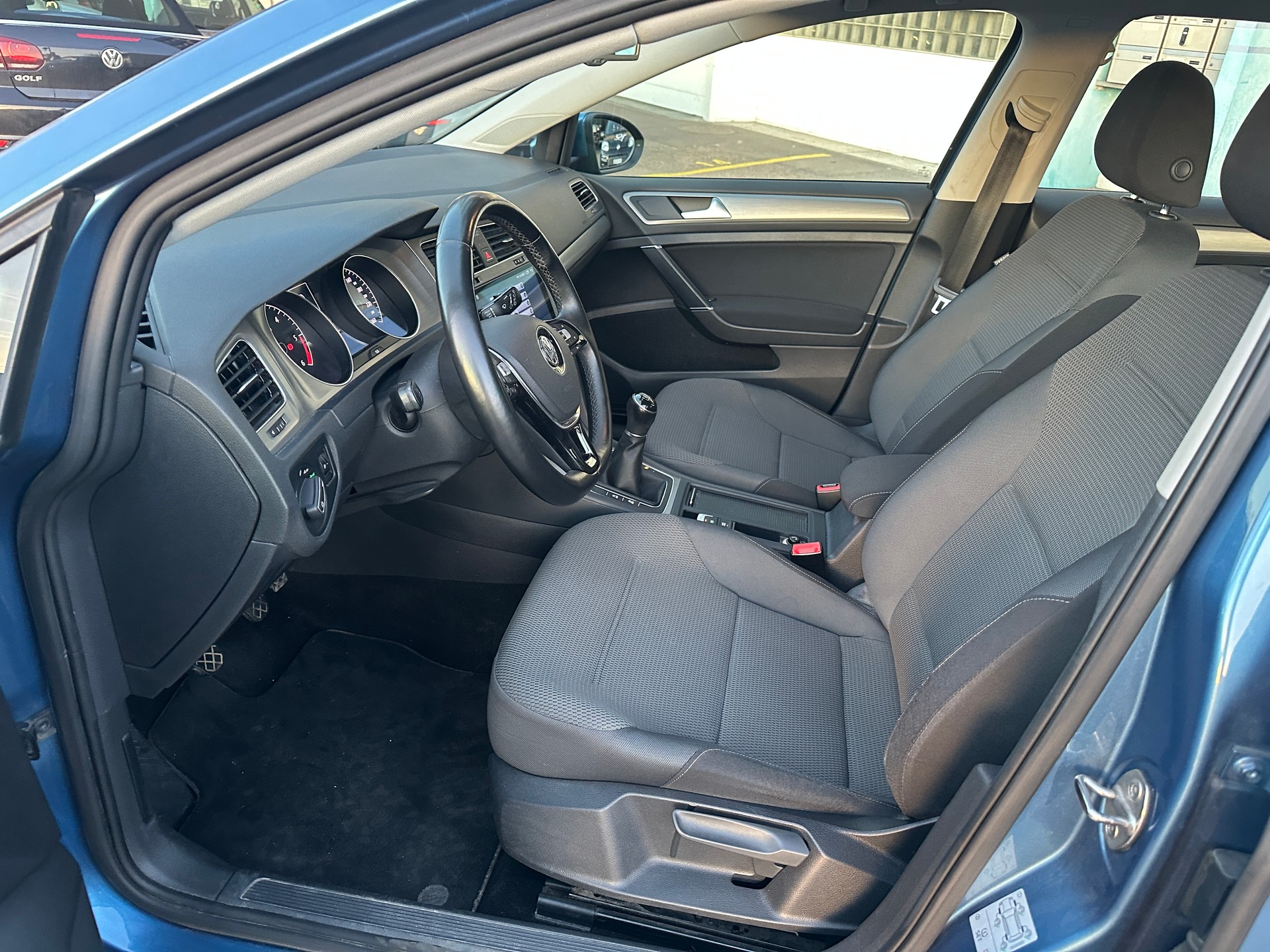 VW Golf 2.0 TDI Comfortline 4Motion-image-11