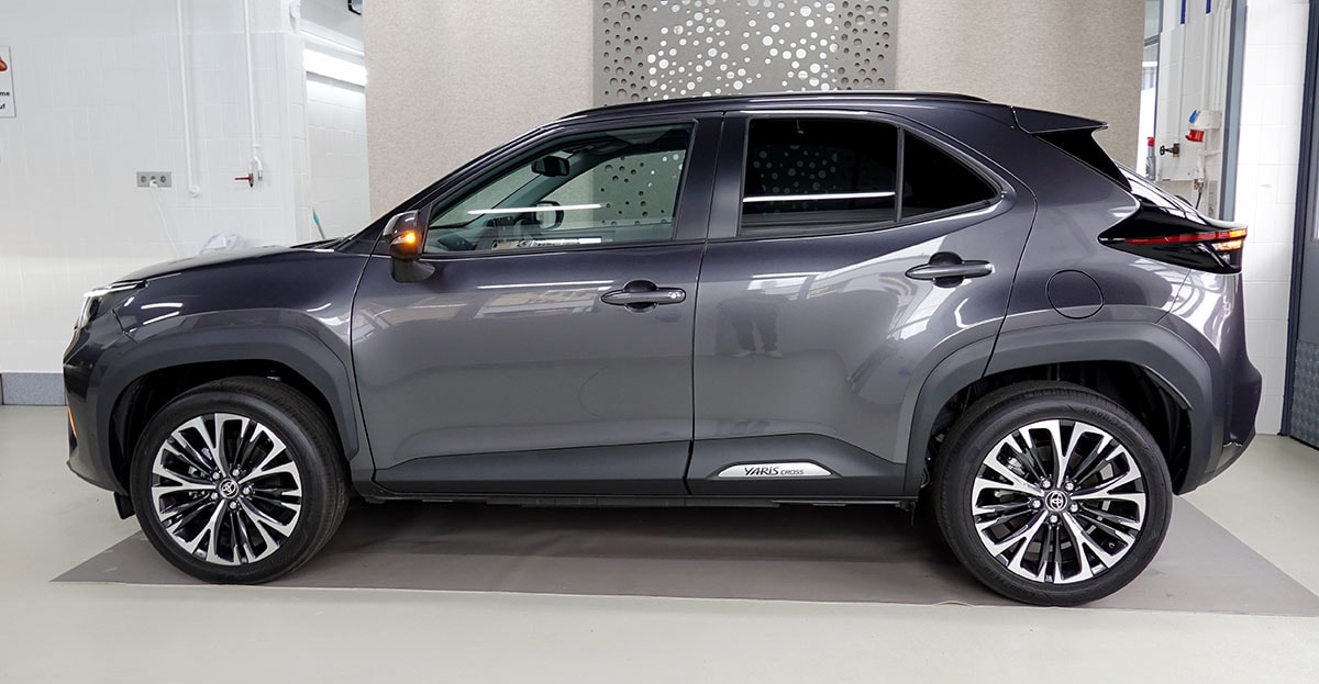 TOYOTA Yaris Cross 1.5 Premium 2WD e-CVT-showroom-element-1