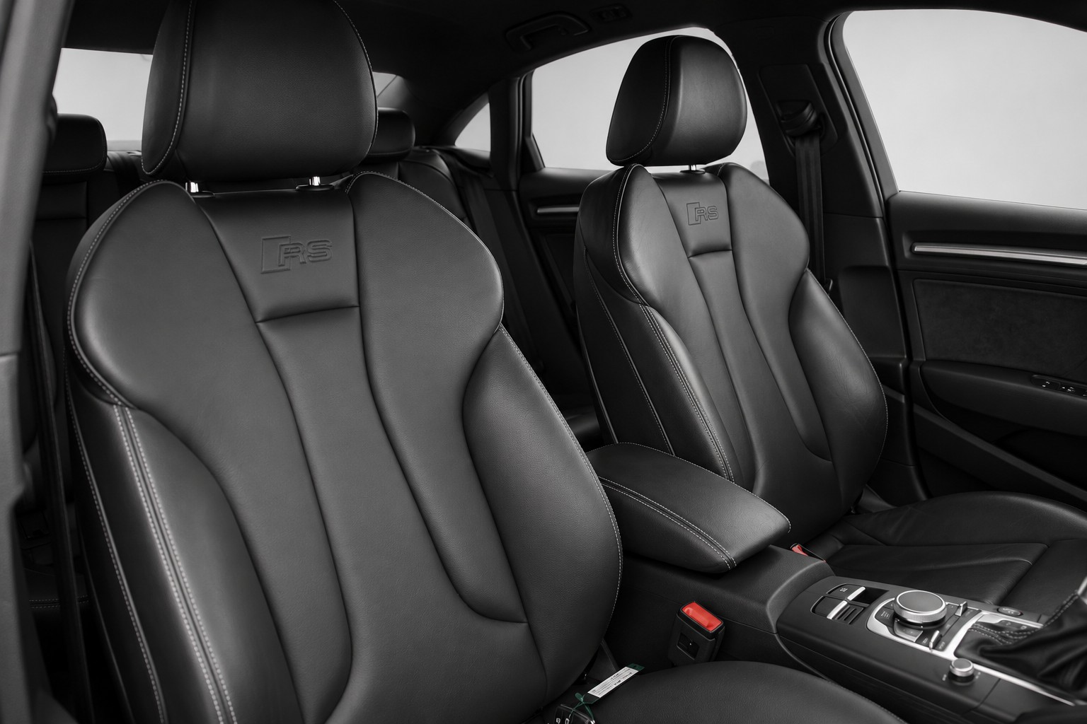 AUDI RS3 Limousine 2.5 TSI quattro S-tronic-image-13
