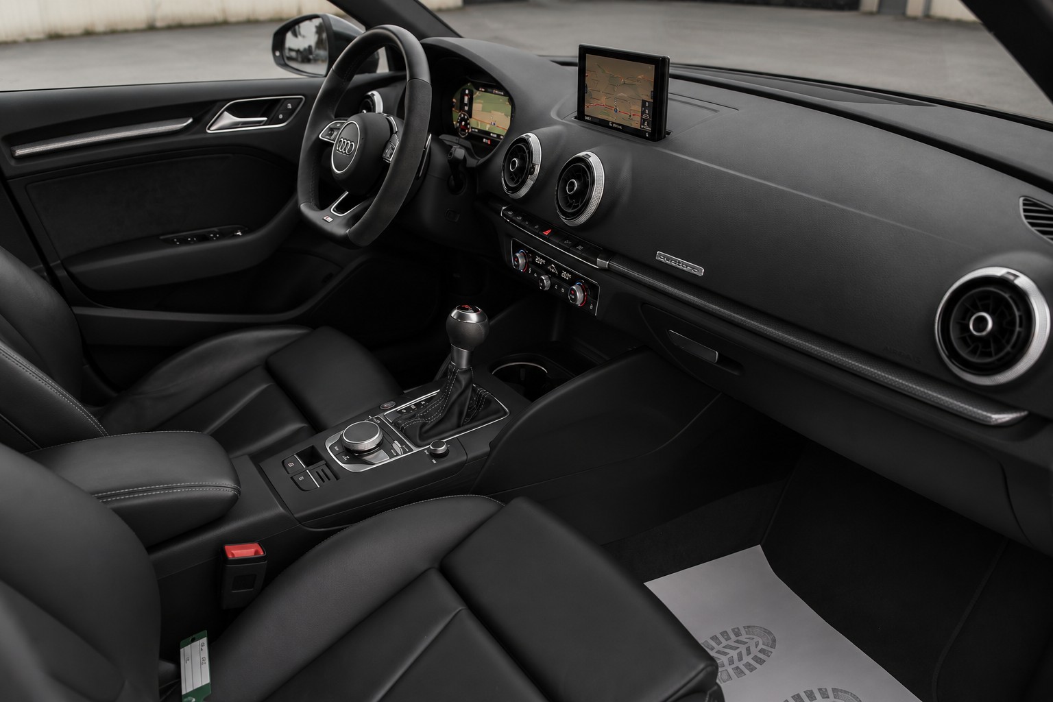 AUDI RS3 Limousine 2.5 TSI quattro S-tronic-image-12