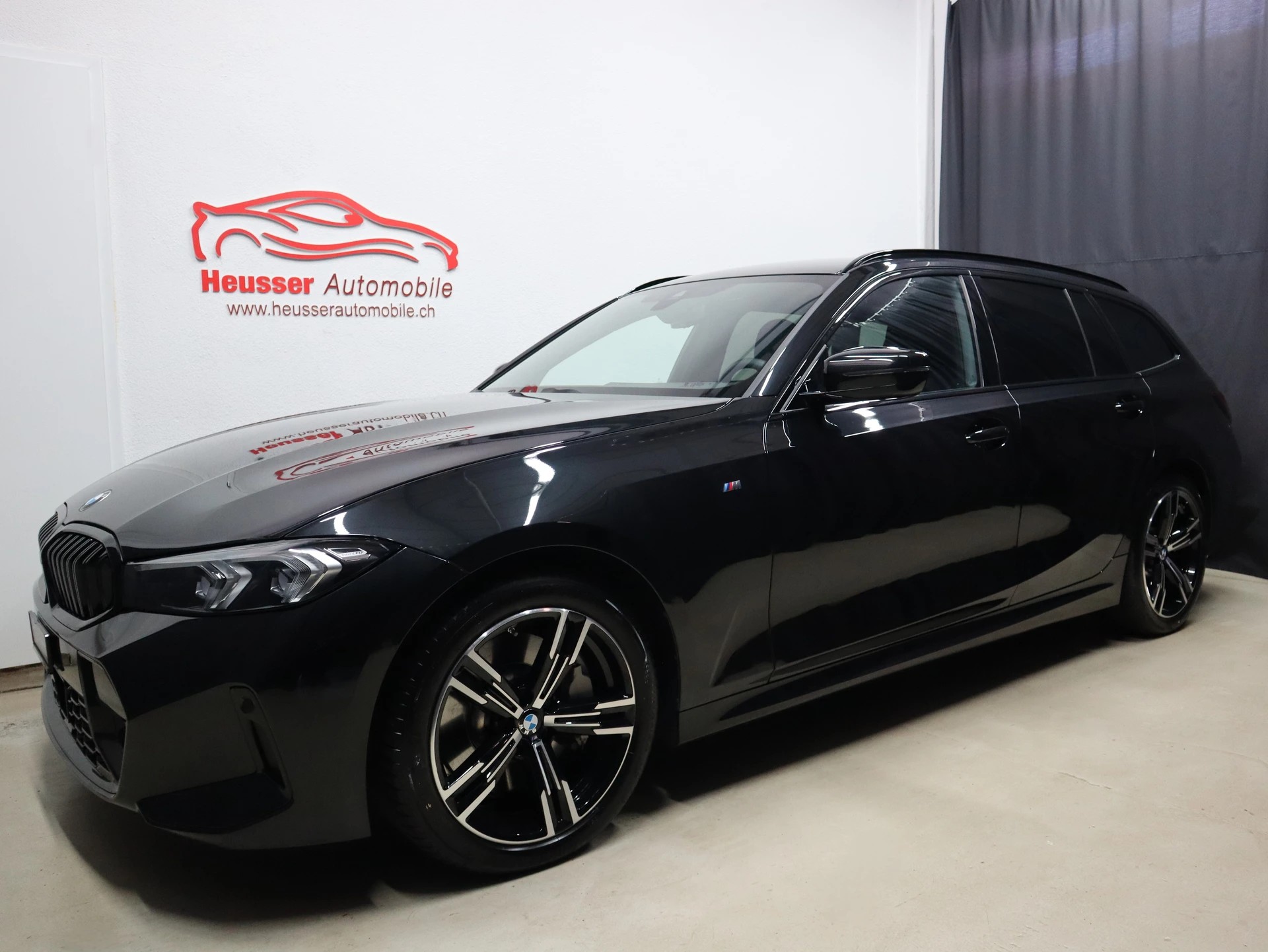BMW 330i Touring xDrive Steptronic M Sport - Live Cockpit - Navi - AHK - Kamera - 245 PS-showroom-element-1