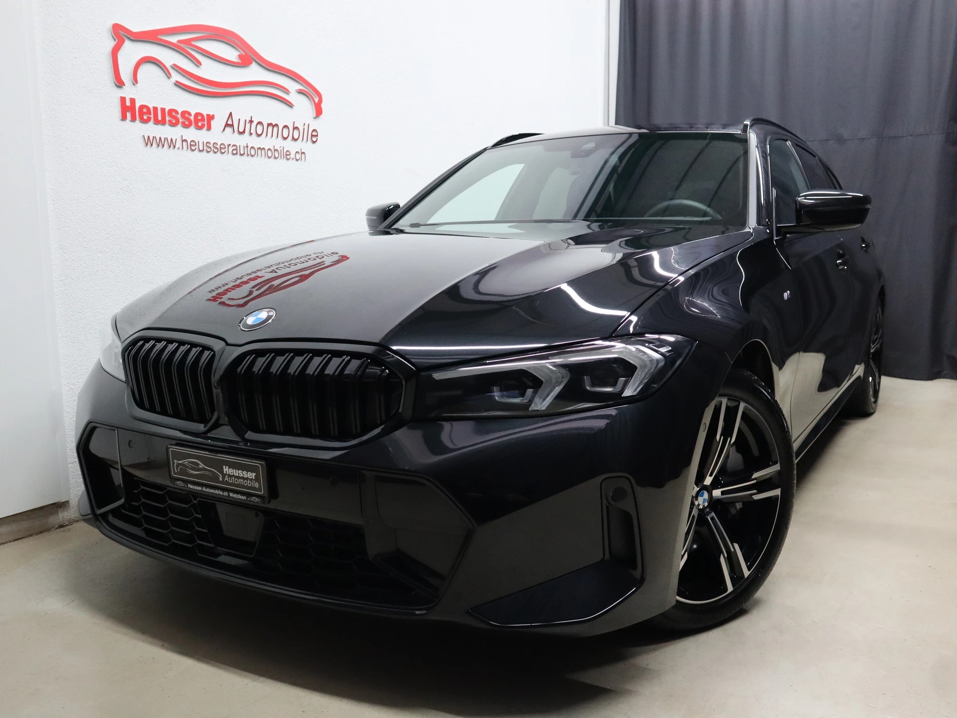 BMW 330i Touring xDrive Steptronic M Sport - Live Cockpit - Navi - AHK - Kamera - 245 PS