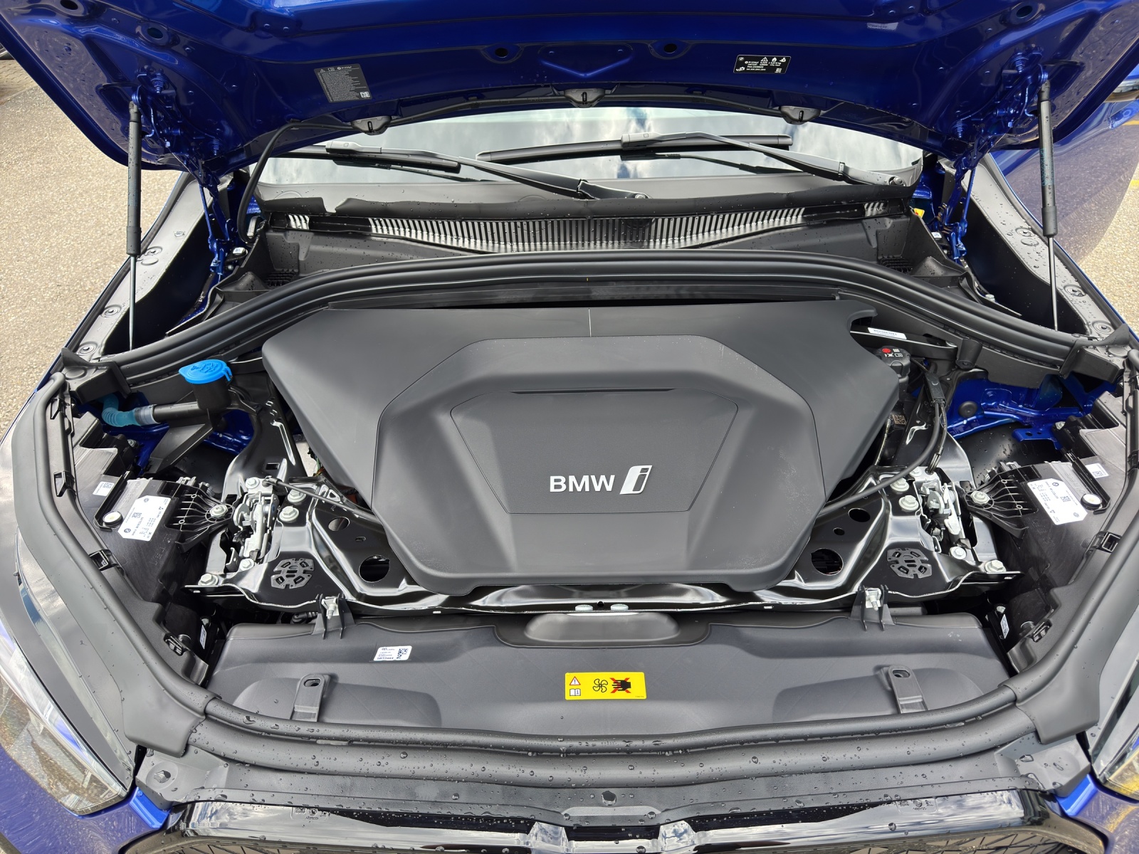 BMW iX2 xDrive30-image-18