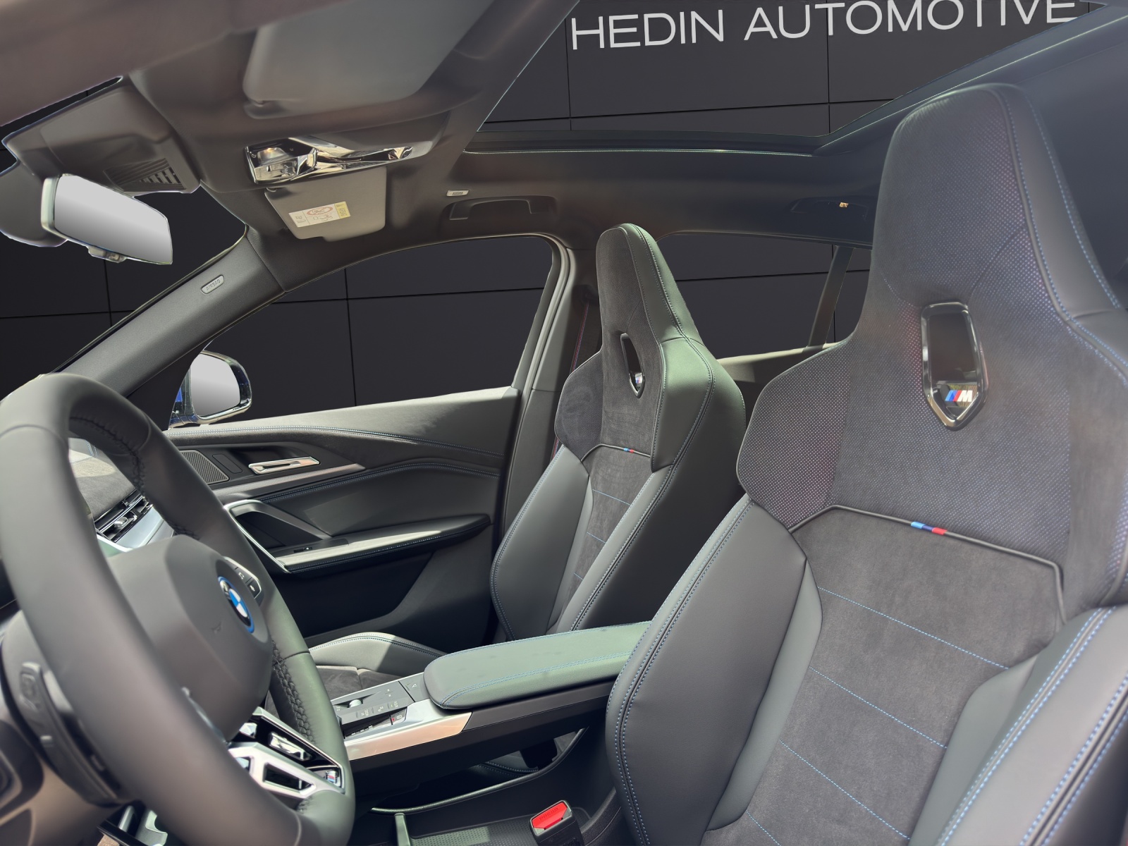 BMW iX2 xDrive30-showroom-element-1