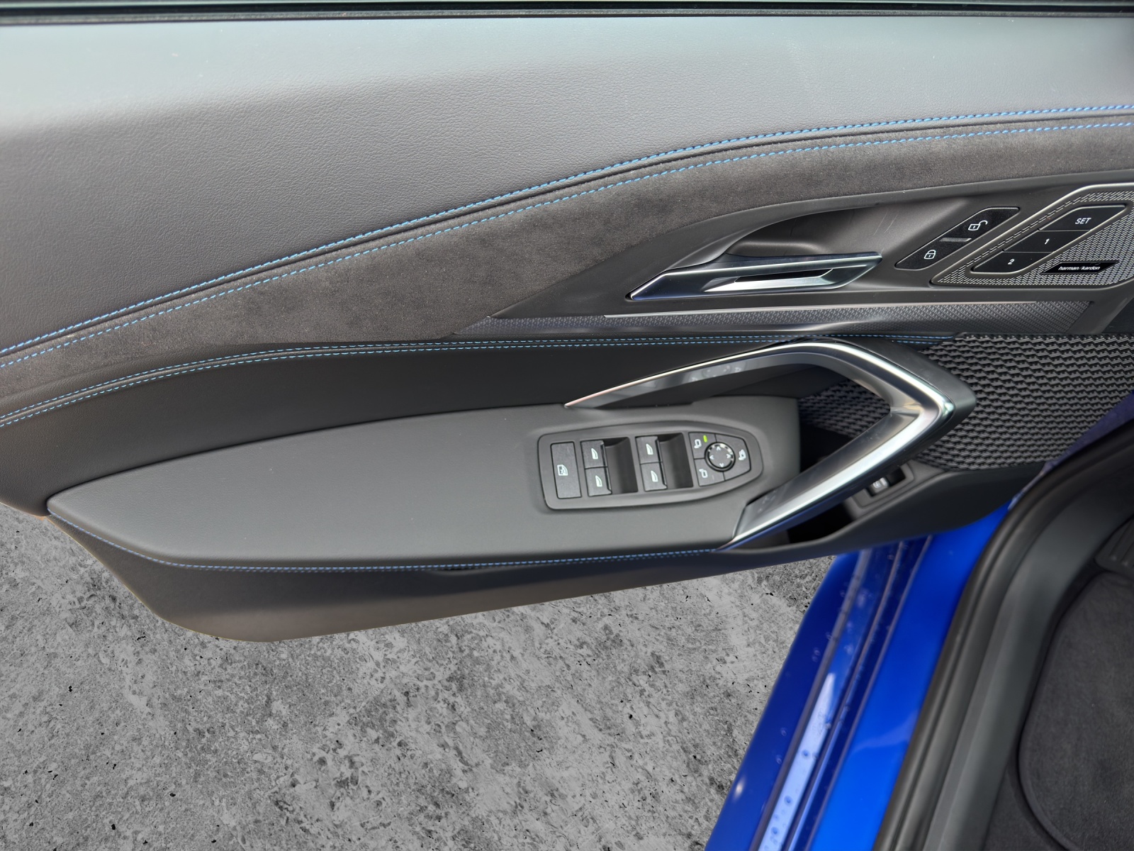 BMW iX2 xDrive30-image-11