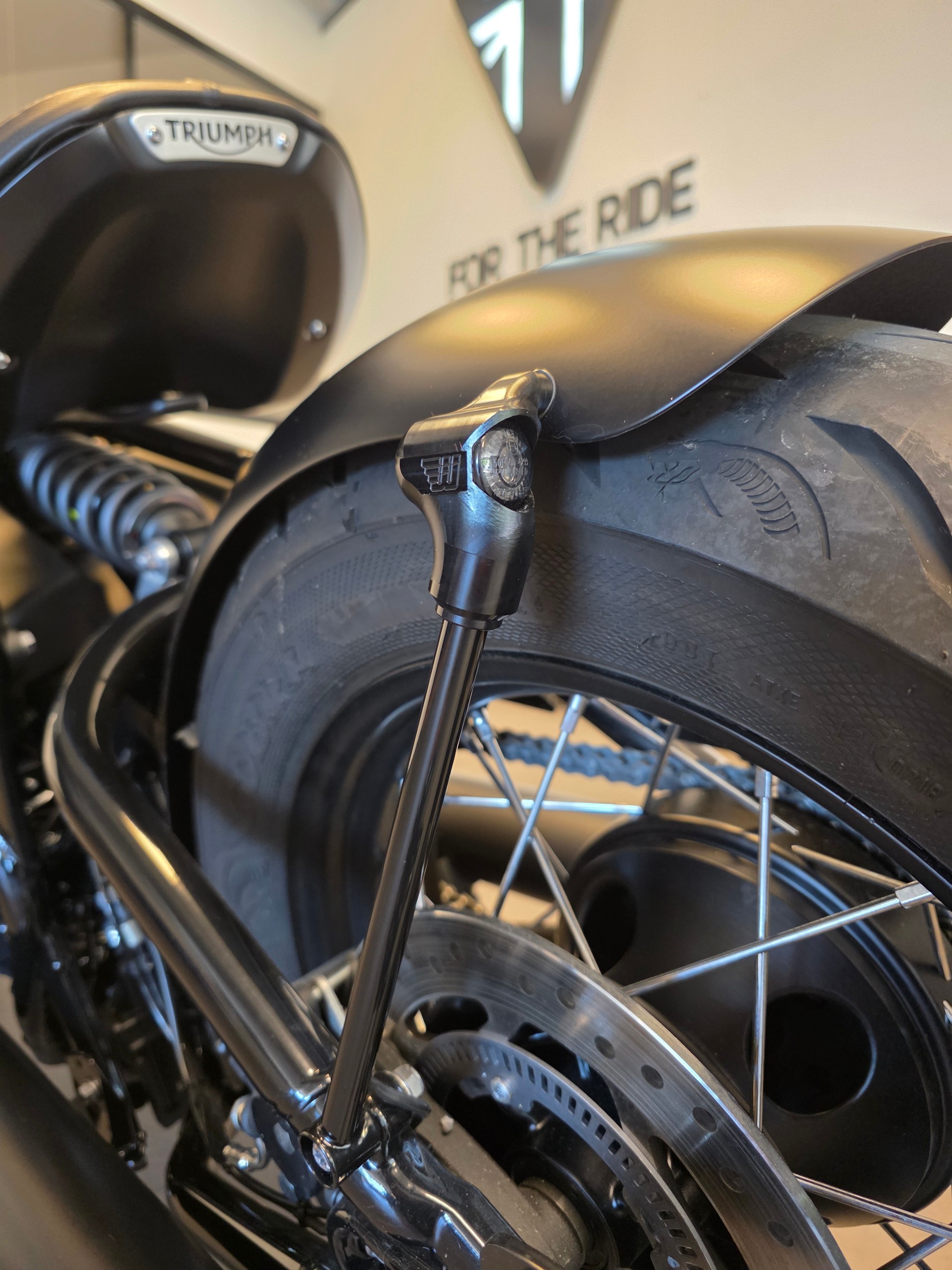 TRIUMPH Bonneville 1200 Bobber Black ABS-image-7