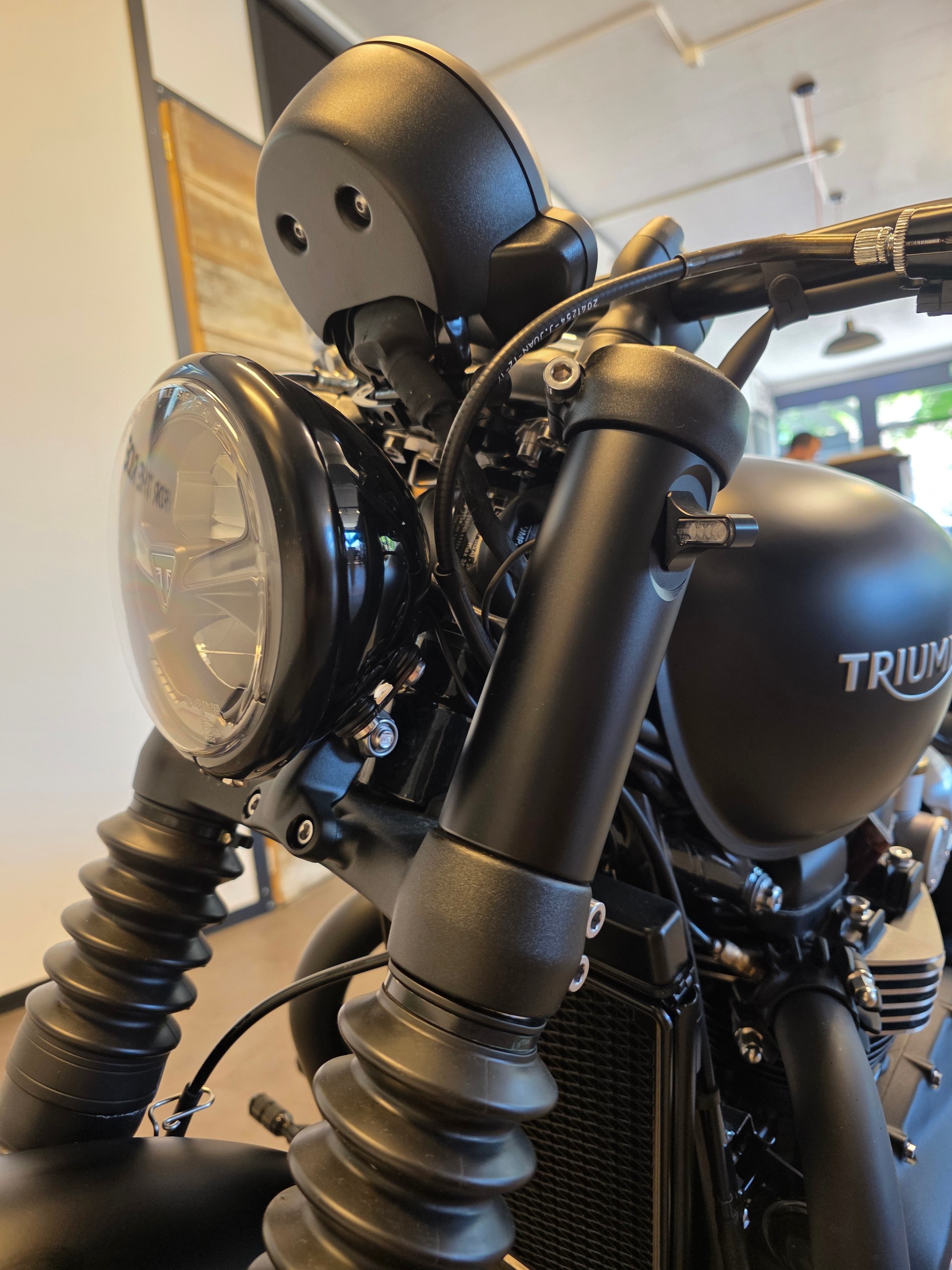 TRIUMPH Bonneville 1200 Bobber Black ABS-image-9