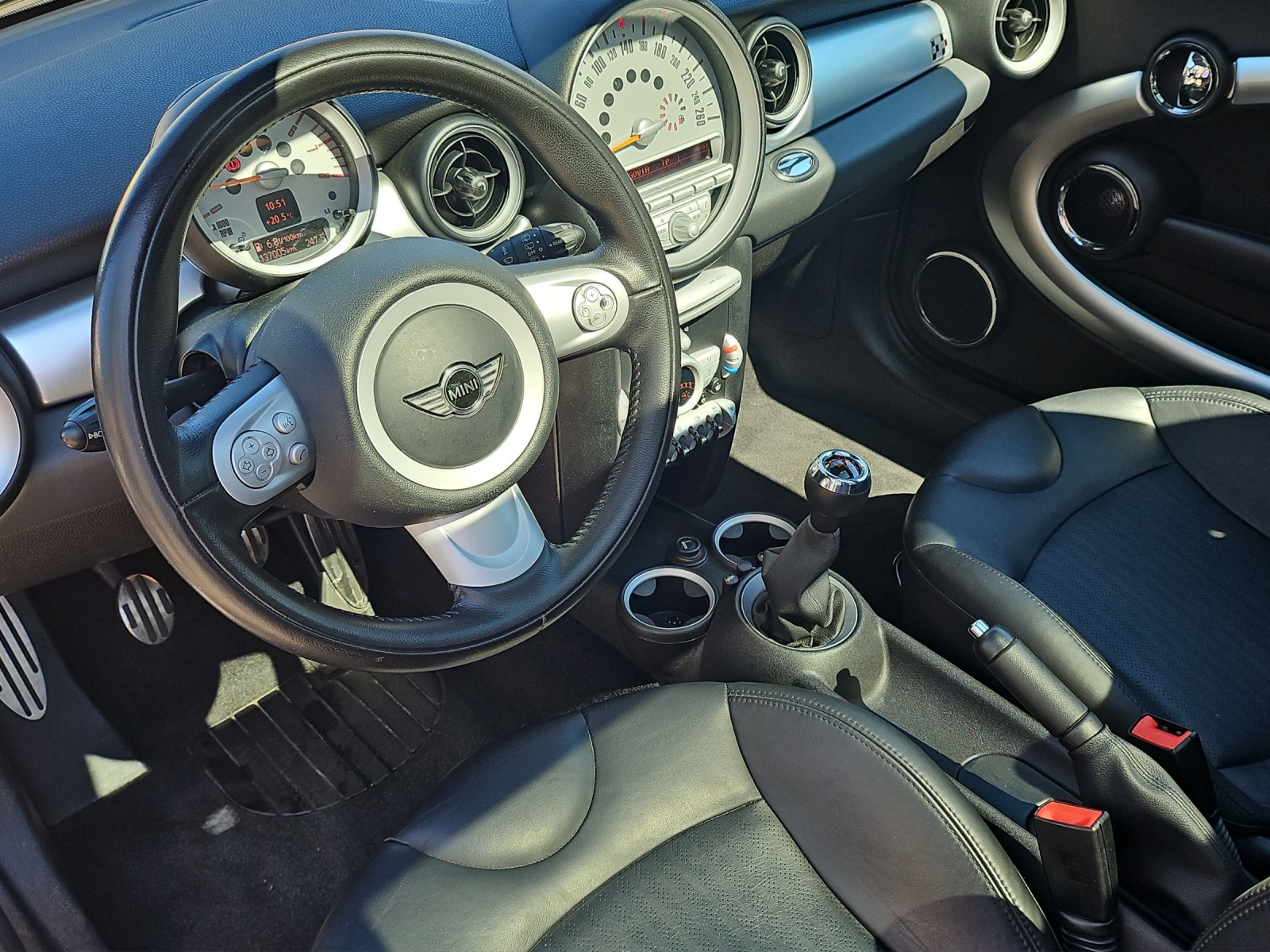 MINI Cooper John Cooper Works-image-12