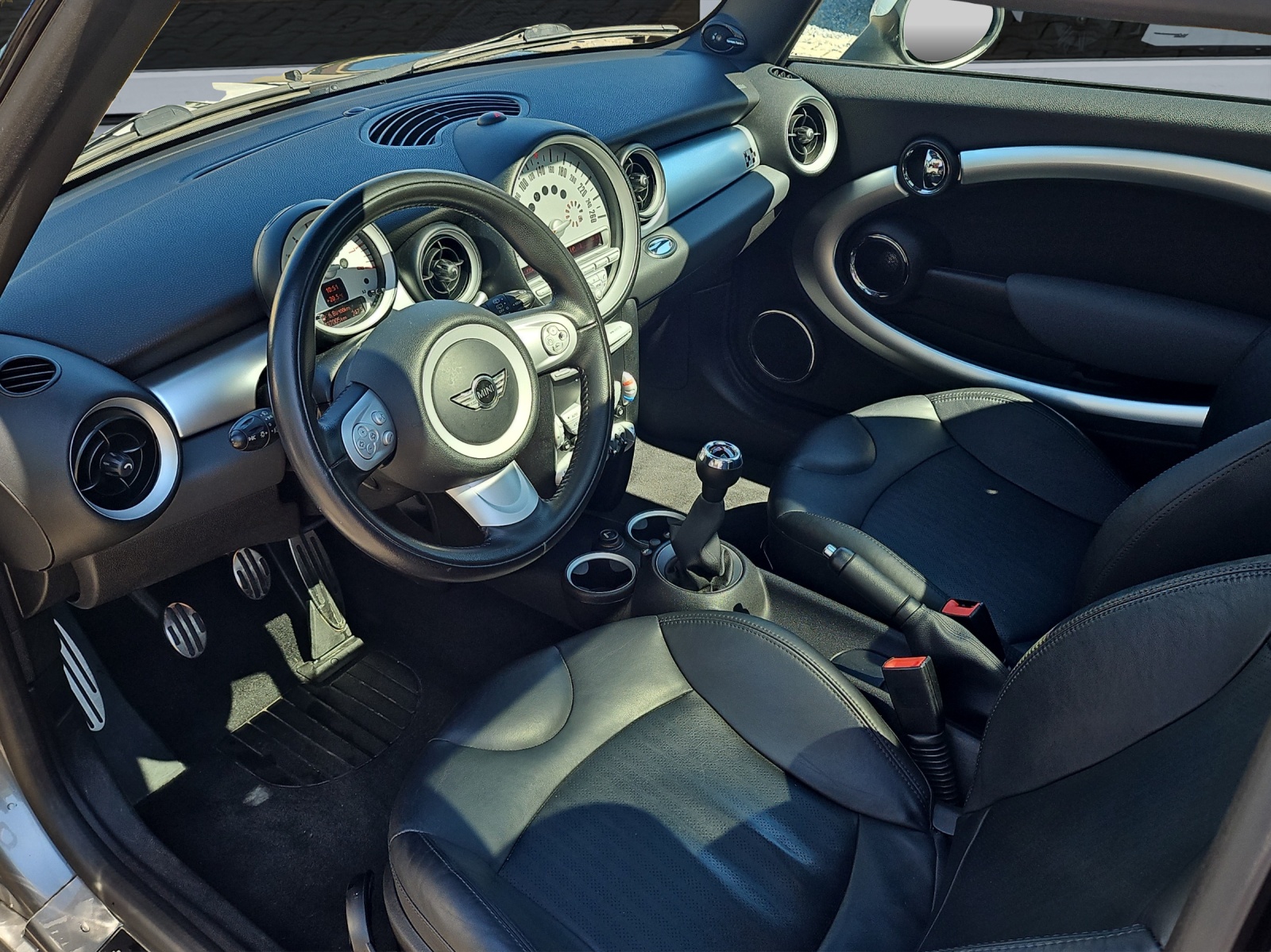 MINI Cooper John Cooper Works-image-11