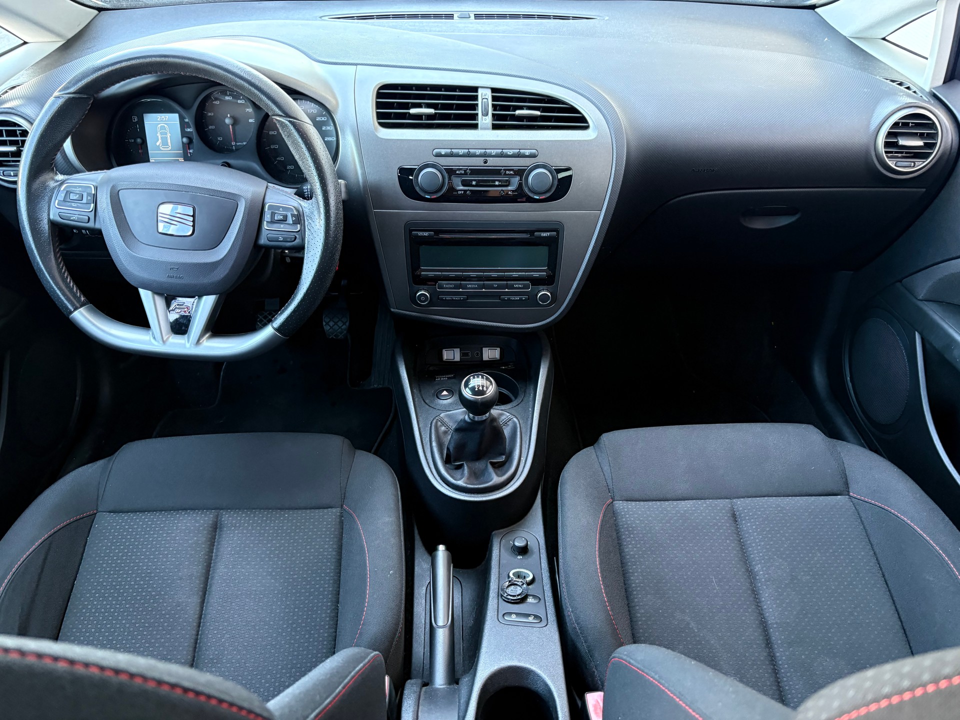 SEAT Leon 1.8 TSI FR-image-10