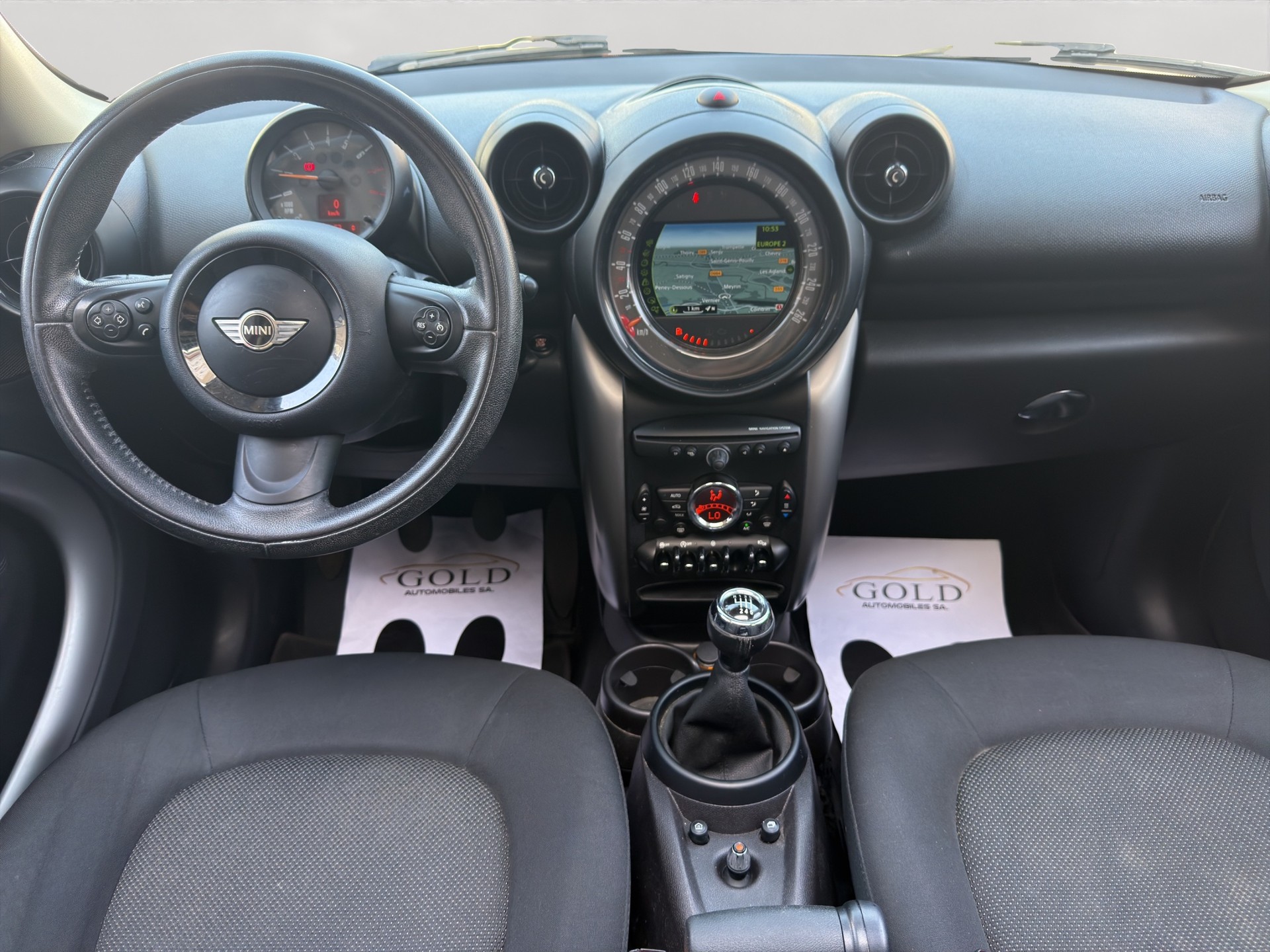 MINI Countryman Cooper FWD-image-2