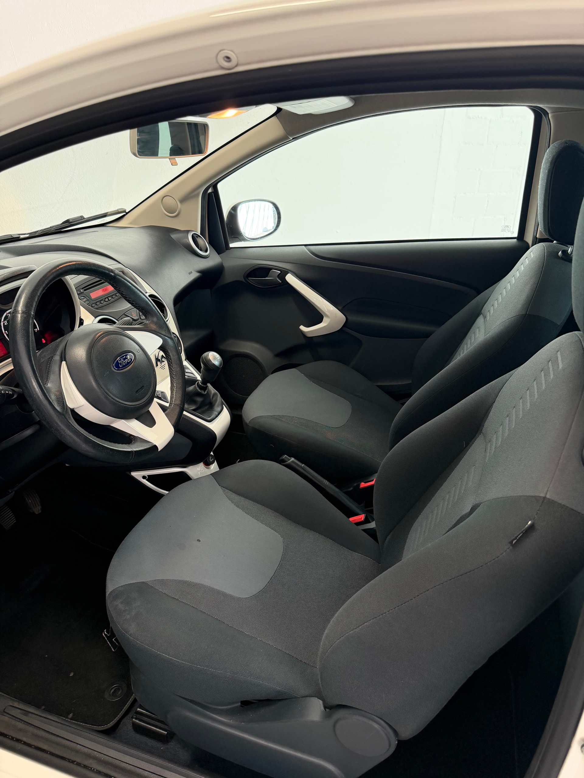 FORD KA 1.25 Ambiente ***CH-Fahrzeug***-image-10