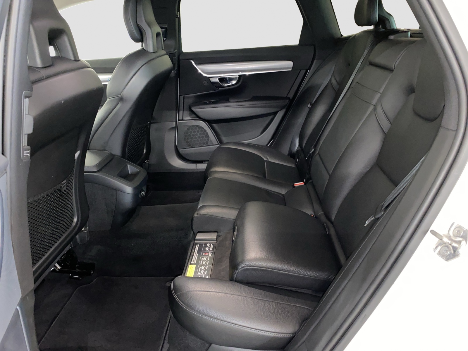VOLVO V90 2.0 D3 Momentum AWD-image-12