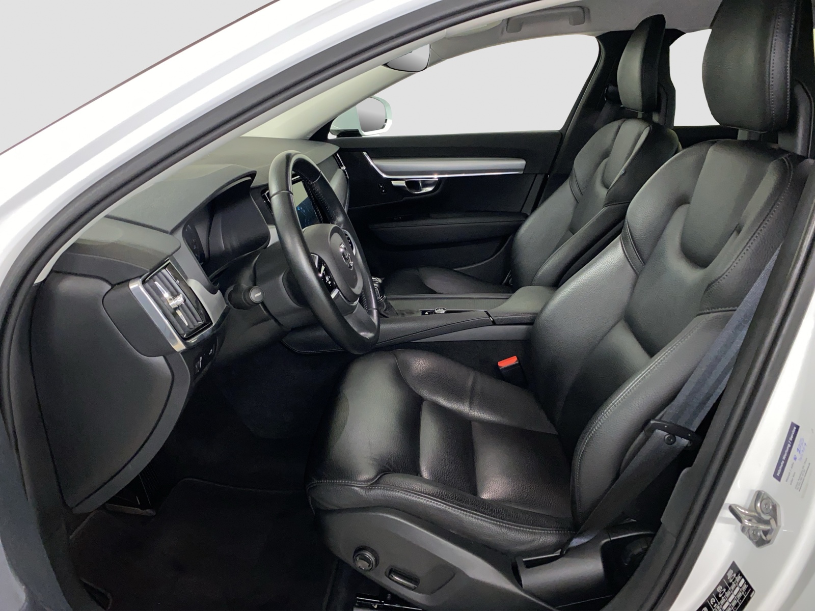 VOLVO V90 2.0 D3 Momentum AWD-image-5